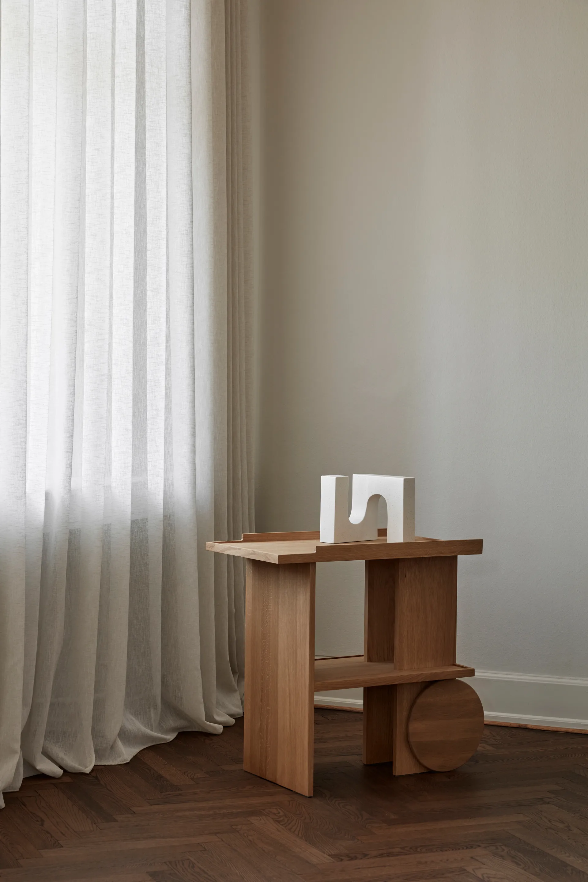 Axis サイドテーブル 42x80 cm, Warm lacquered oak Kristina Dam Studio