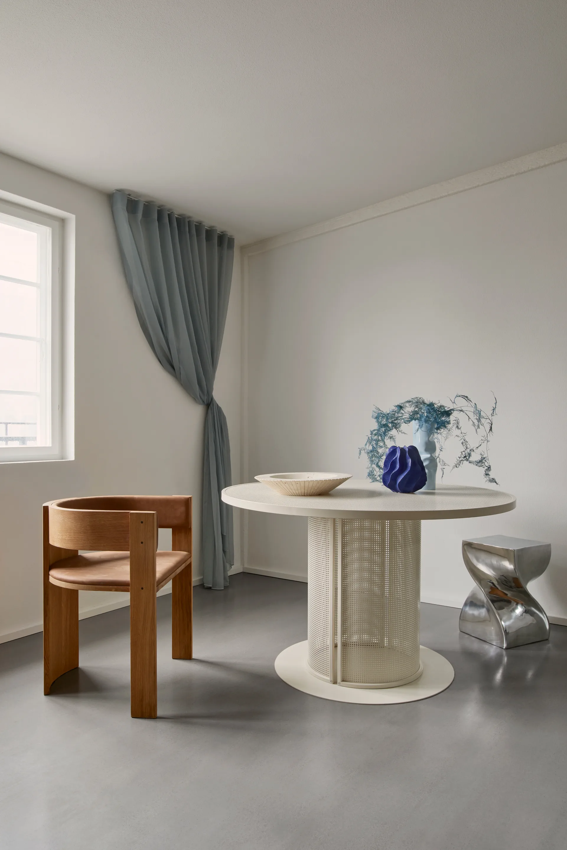 Collector チェア, Warm lacquered oak–cognac leather Kristina Dam Studio