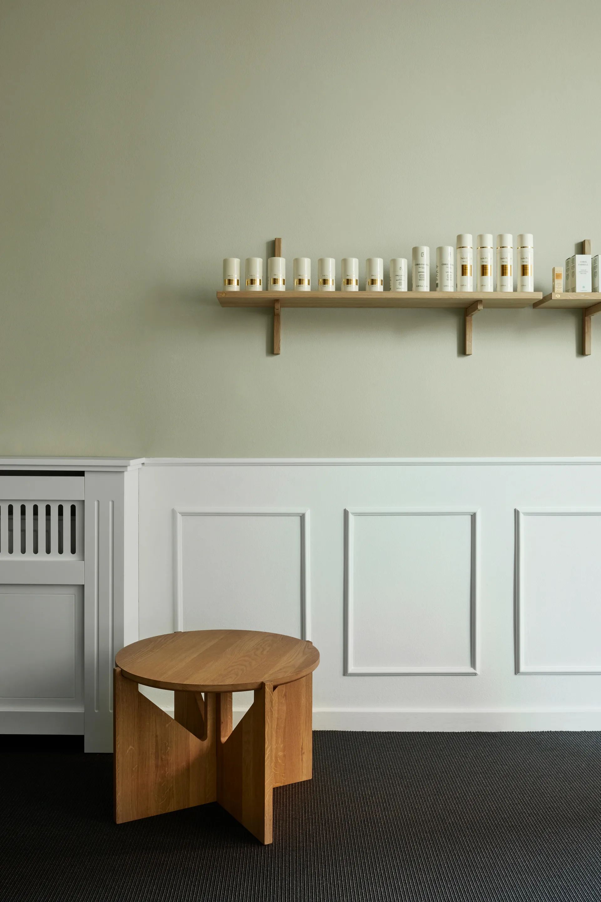 Simple コーヒーテーブル Ø52 cm, Warm lacquered oak Kristina Dam Studio