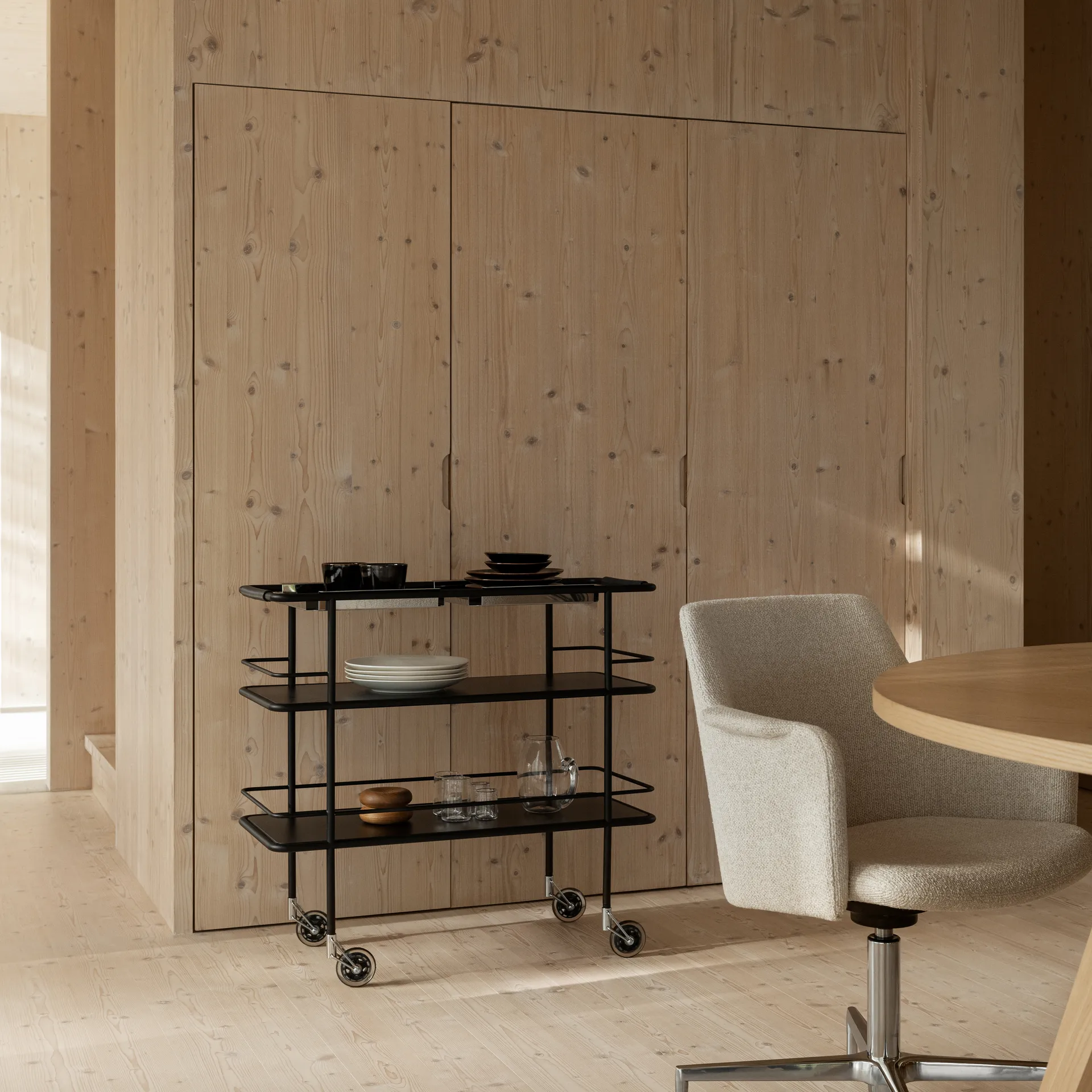 Cargo Support サービングトロリー, Black Lammhults | ラムホルツ