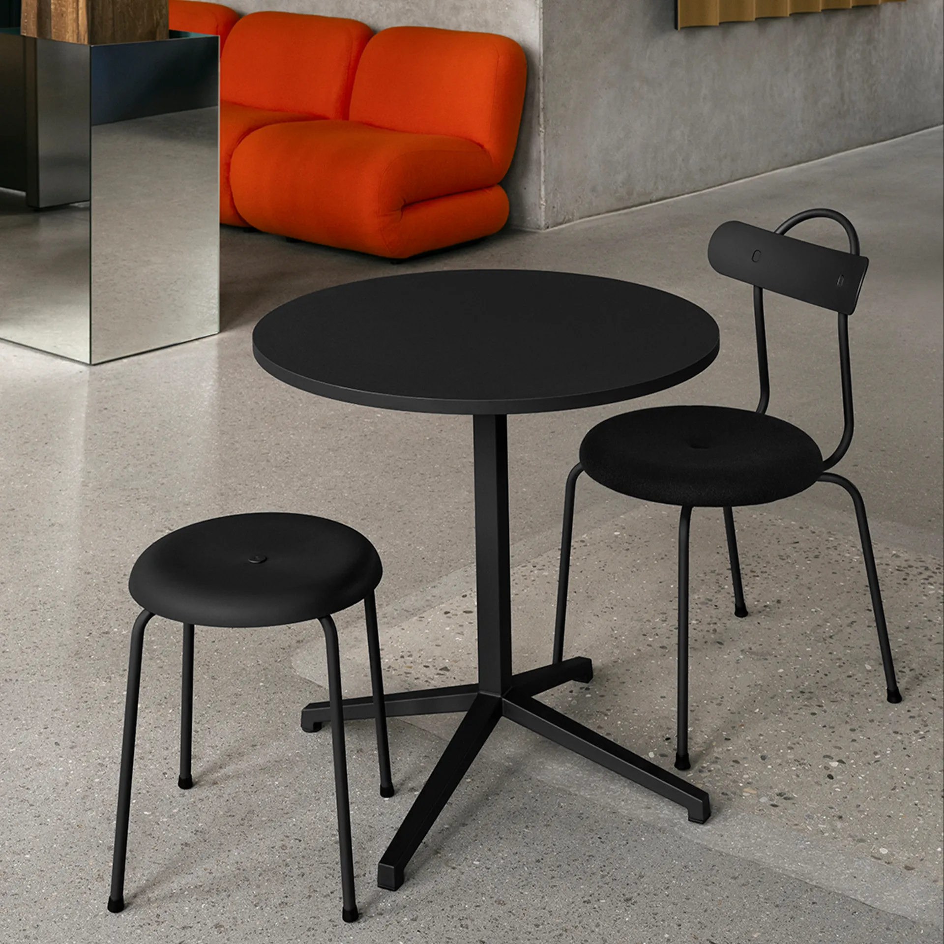 Stool ベンチ, Black, 45 cm Lammhults | ラムホルツ