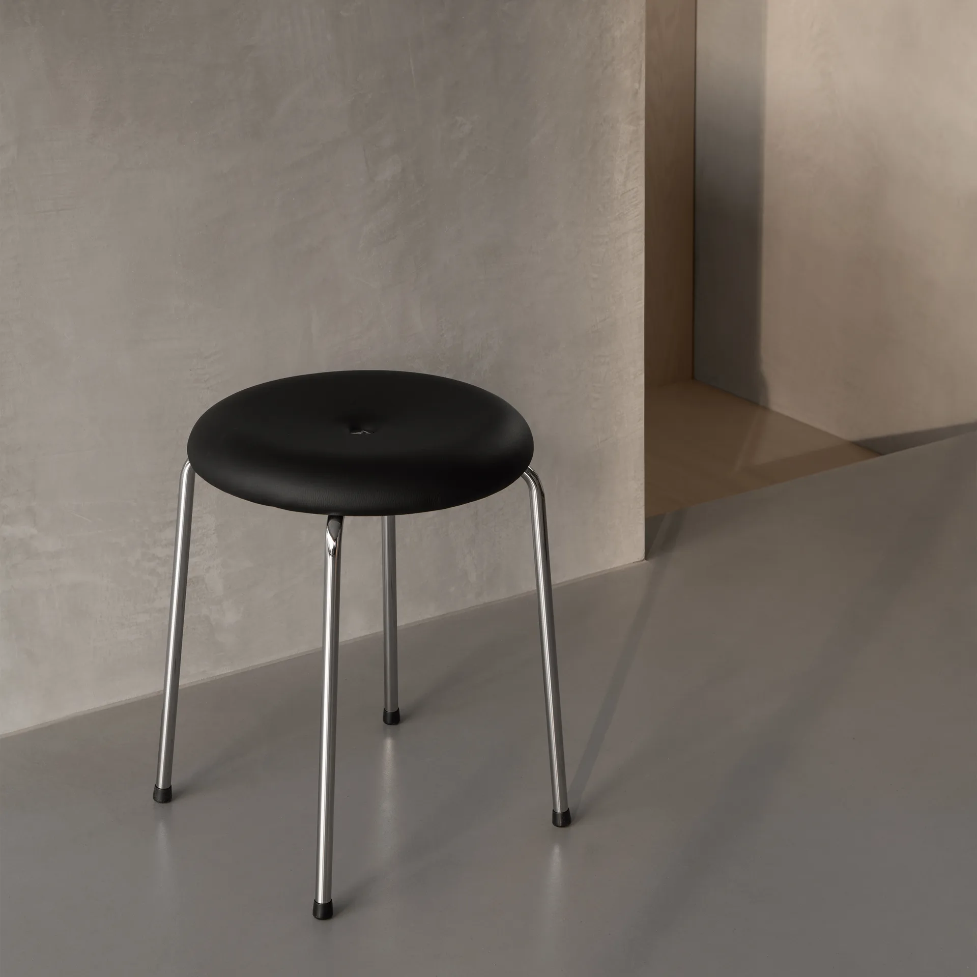 Stool ベンチ, Black-chromed frame, 45 cm Lammhults | ラムホルツ