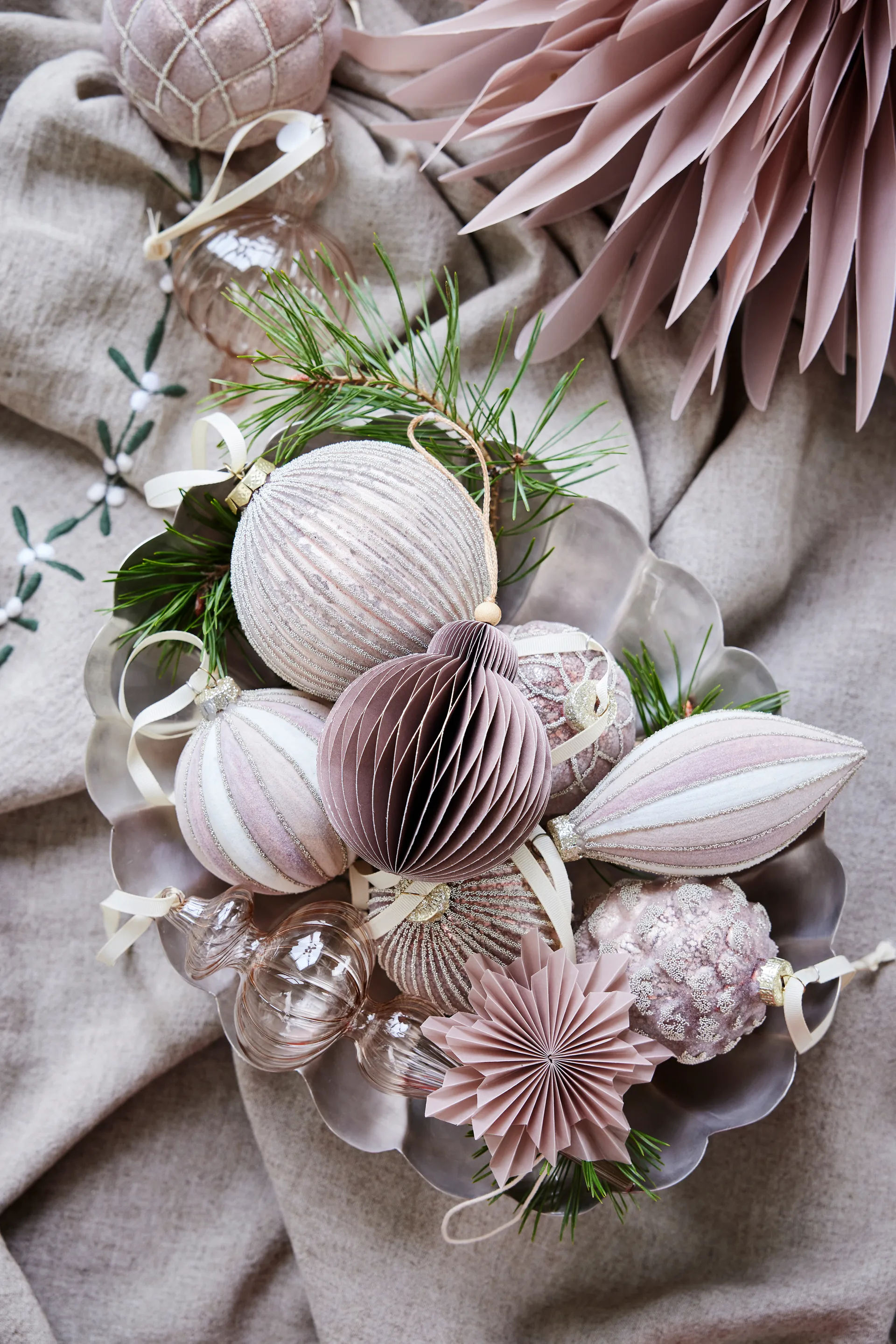 Palisia デコレーションスター Ø60 cm, Dark rose Lene Bjerre