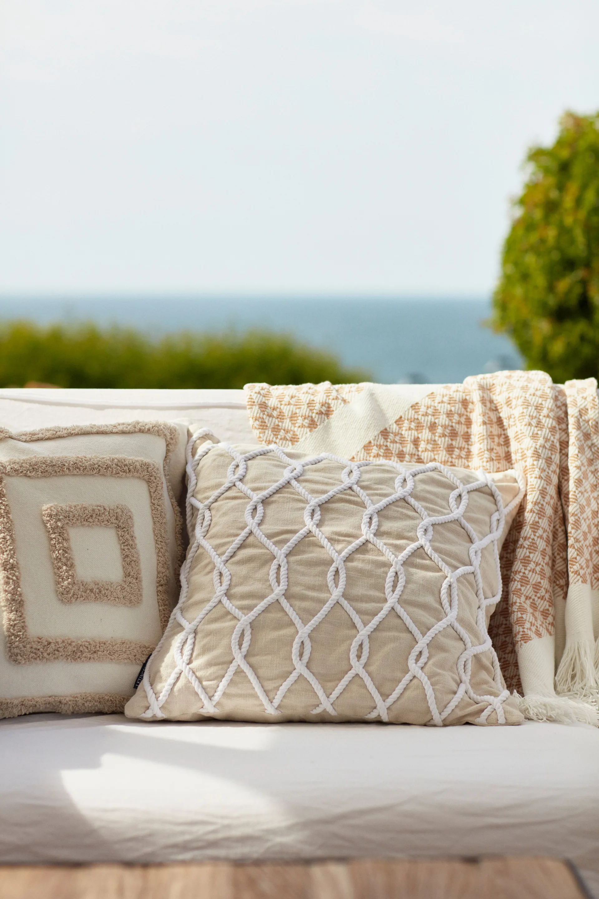 ストライプ ストラクチャー リサイクルコットンスロー 130x170 cm, Beige-white Lexington | レキシントン