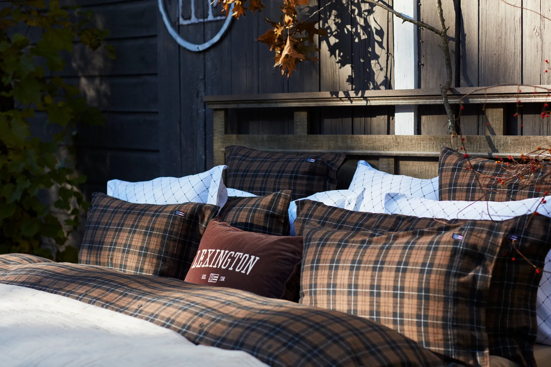 ロゴ メッセージ オーガニックコットン ベルベット クッションカバー 40x60 cm, Brown Lexington | レキシントン
