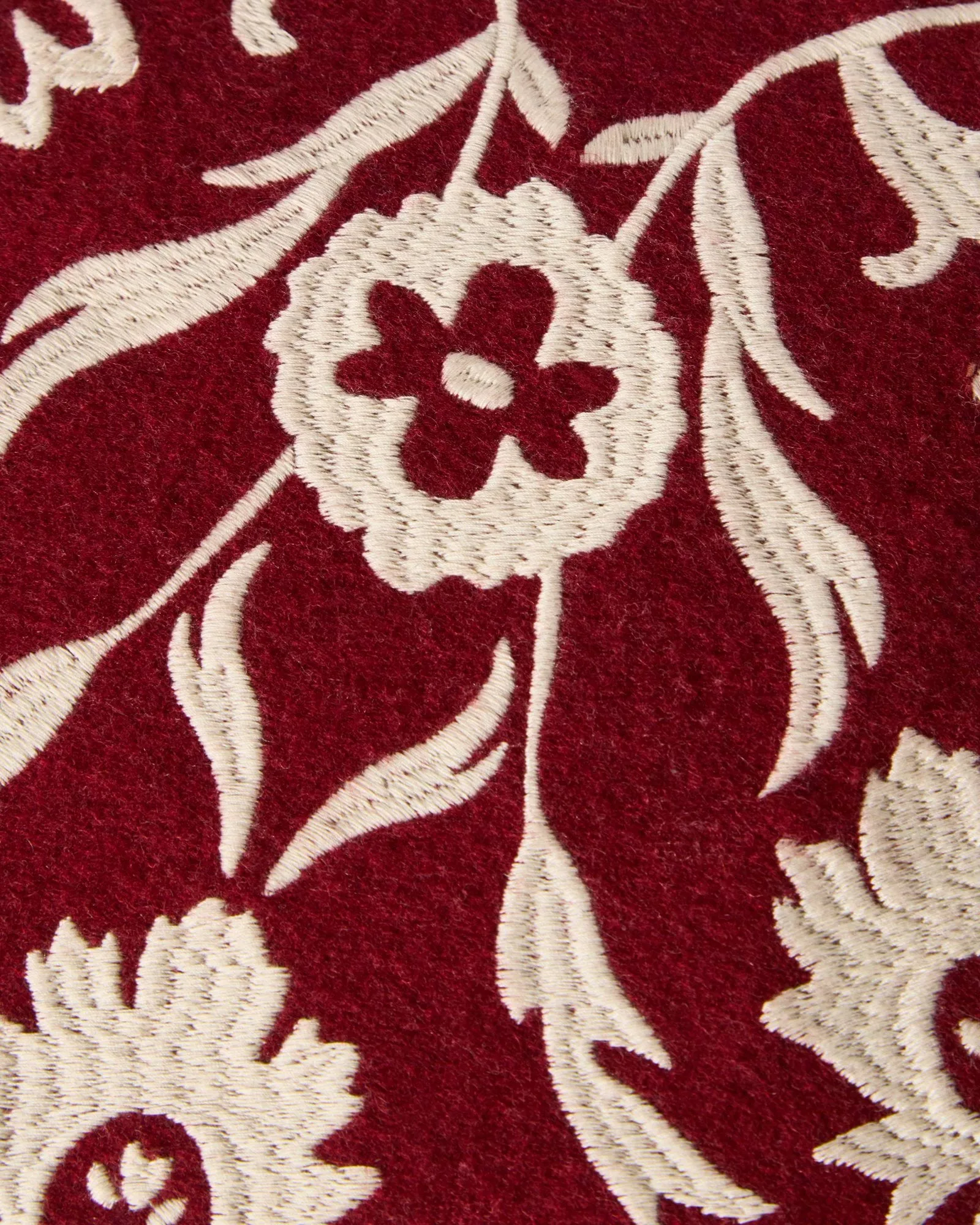 Flower Embroidered Wool Mix クッションカバー 50x50 cm, Red-Light beige Lexington | レキシントン