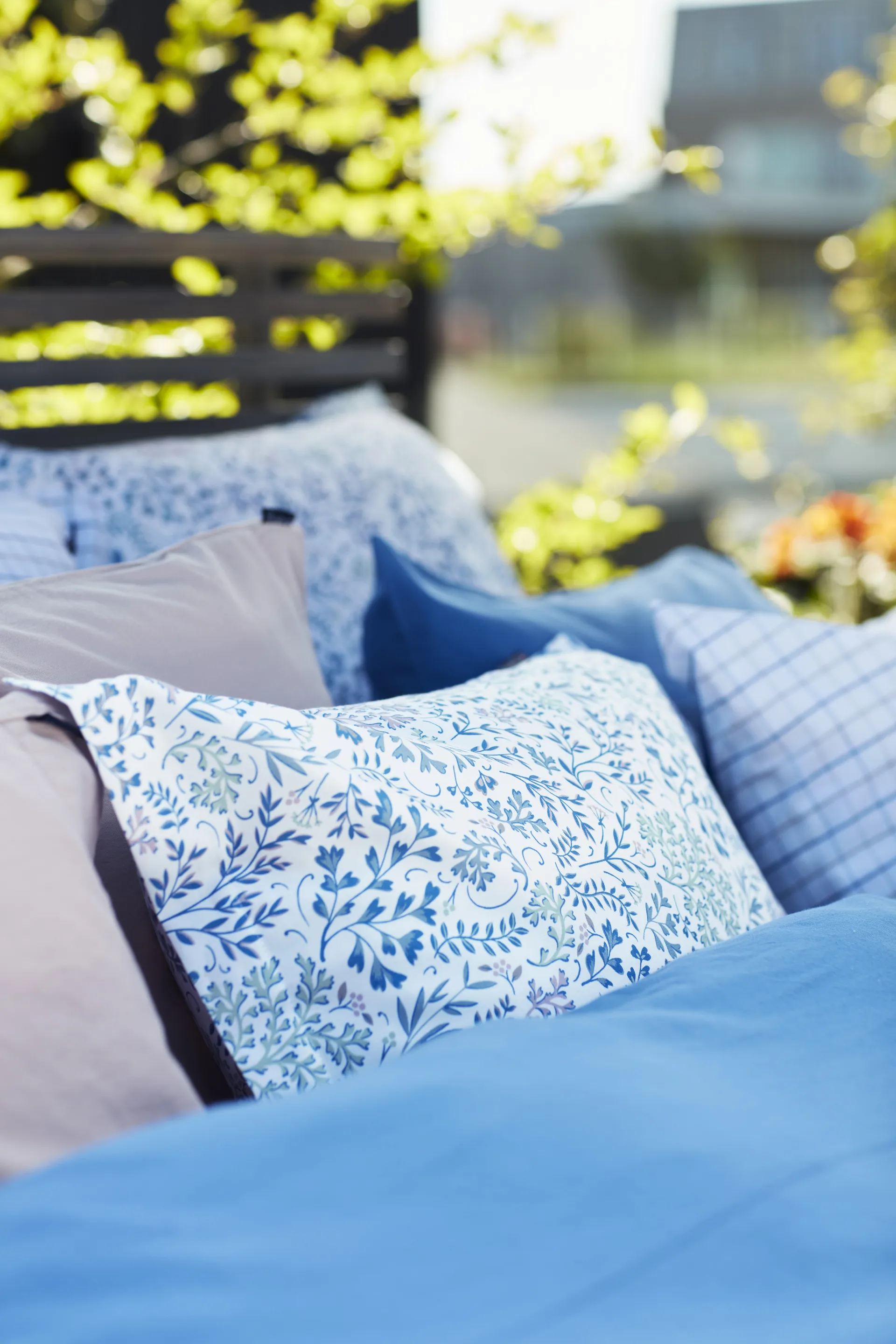 Flower Printed コットンサテン ピローケース 50x60 cm, Blue Lexington | レキシントン