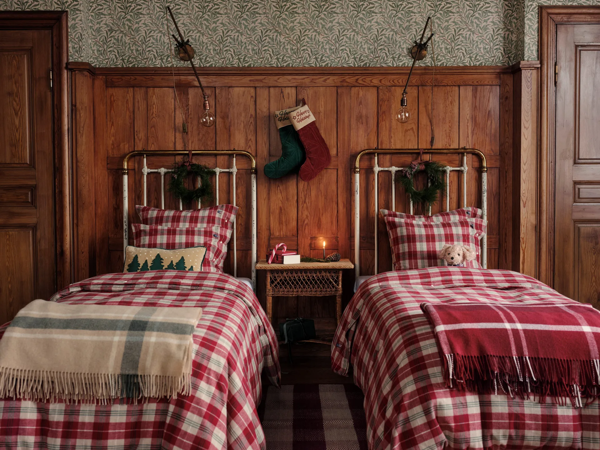 Happy Holidays ベルベット クリスマスストッキング, Red Lexington | レキシントン