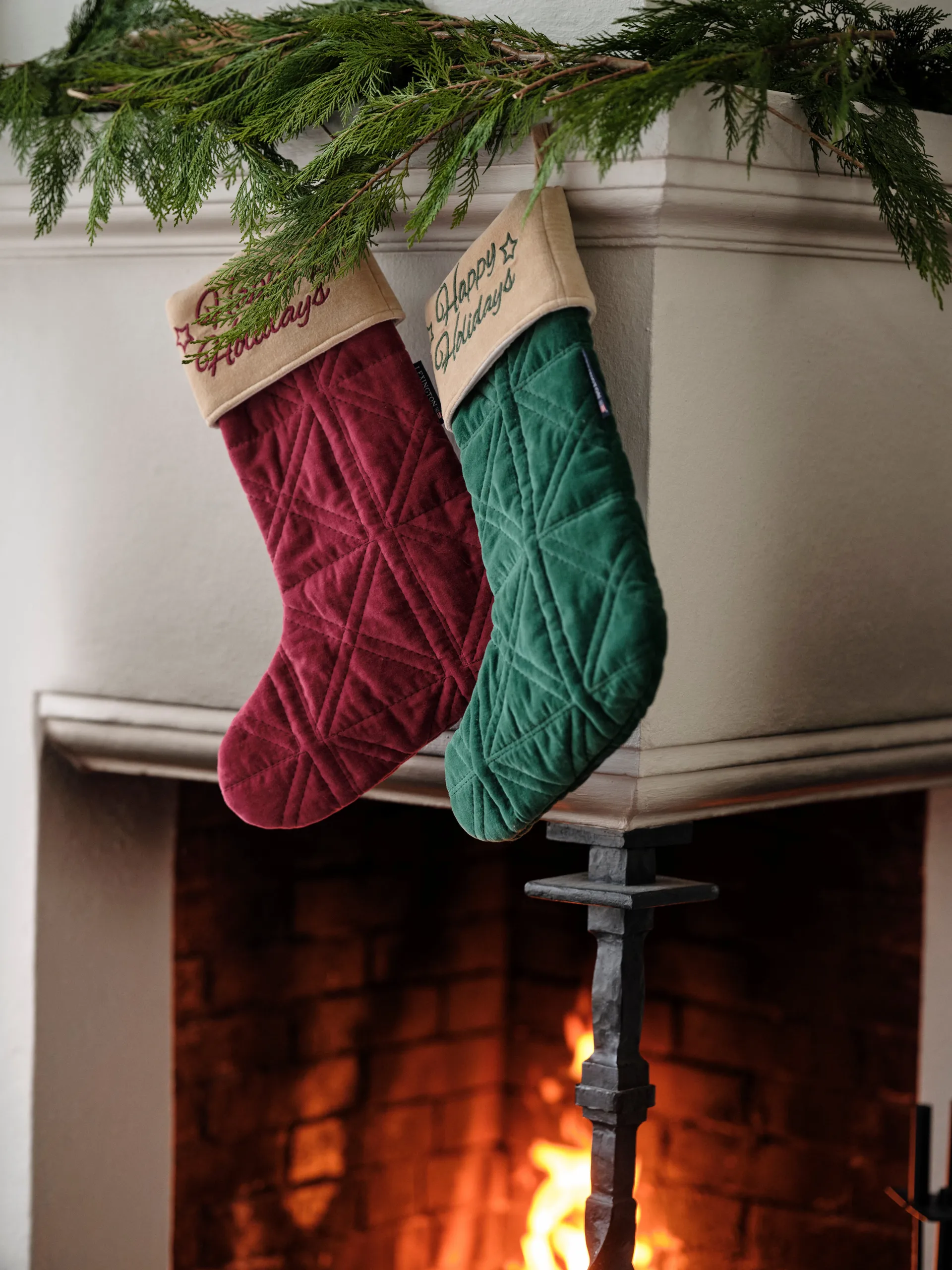 Happy Holidays ベルベット クリスマスストッキング, Red Lexington | レキシントン