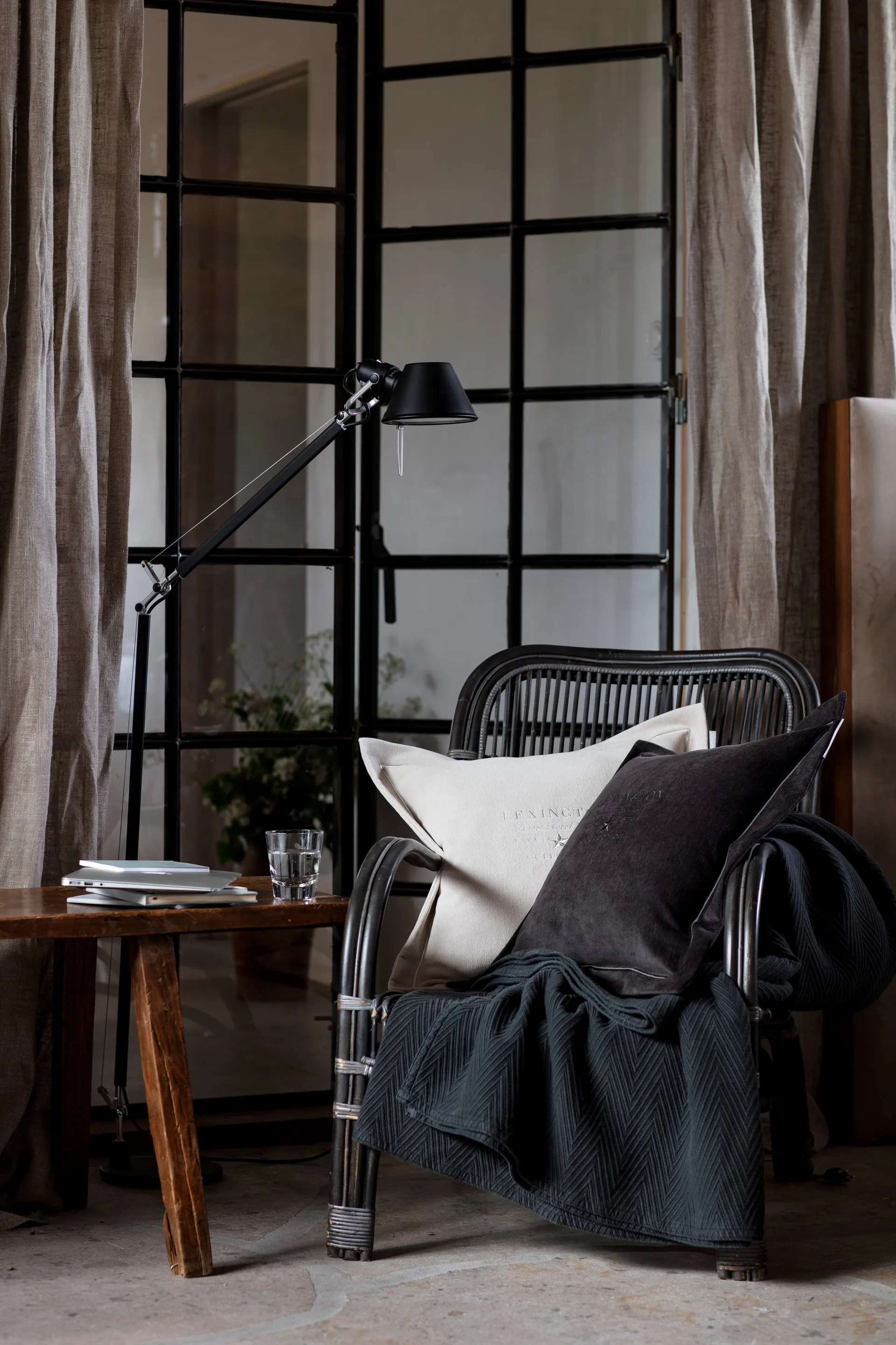 Hotel Velvet クッションカバー 50x50 cm, Dark grey Lexington | レキシントン