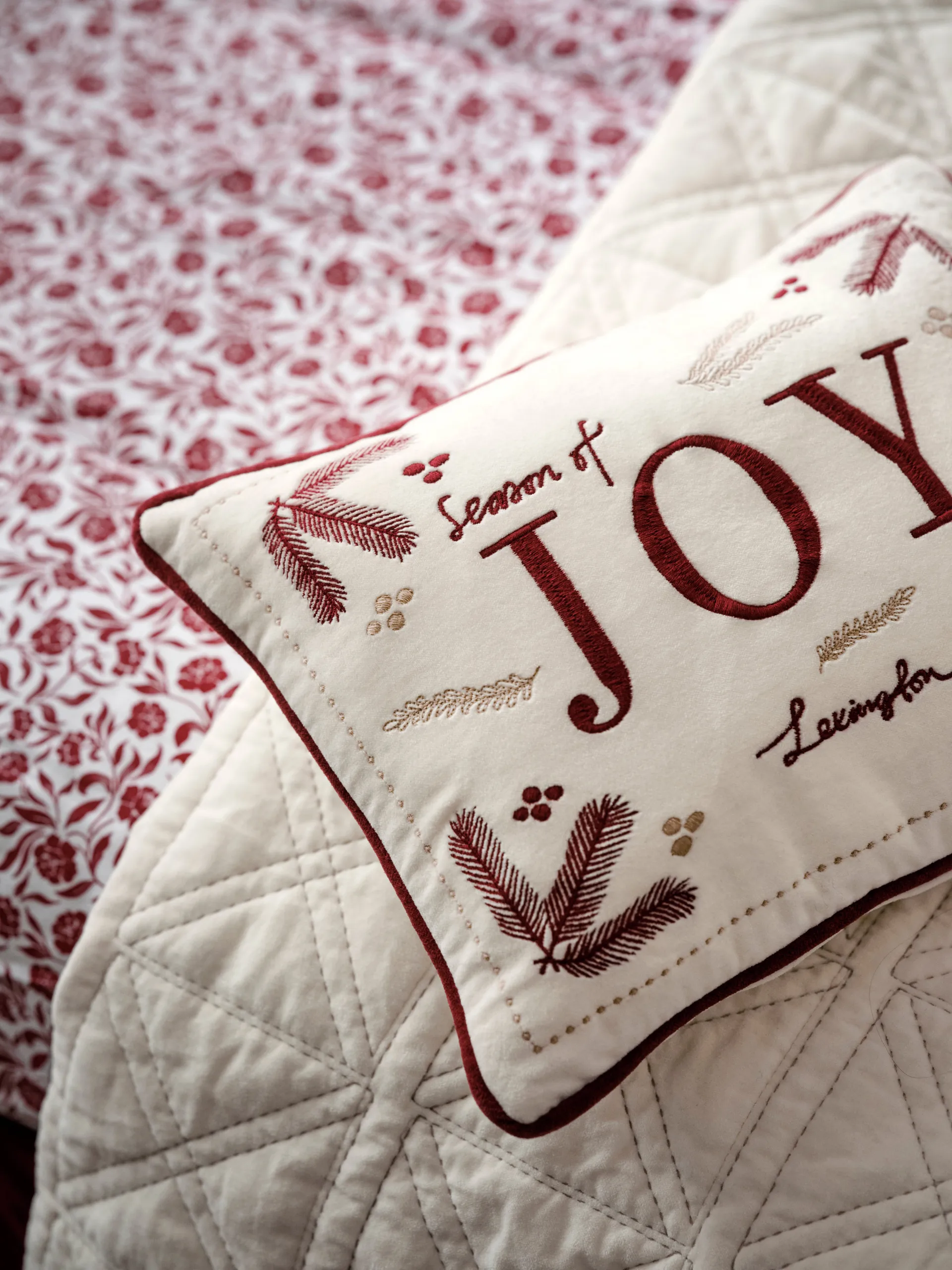 Joy オーガニックコットン ベルベットクッション 30x40 cm, White-Red Lexington | レキシントン