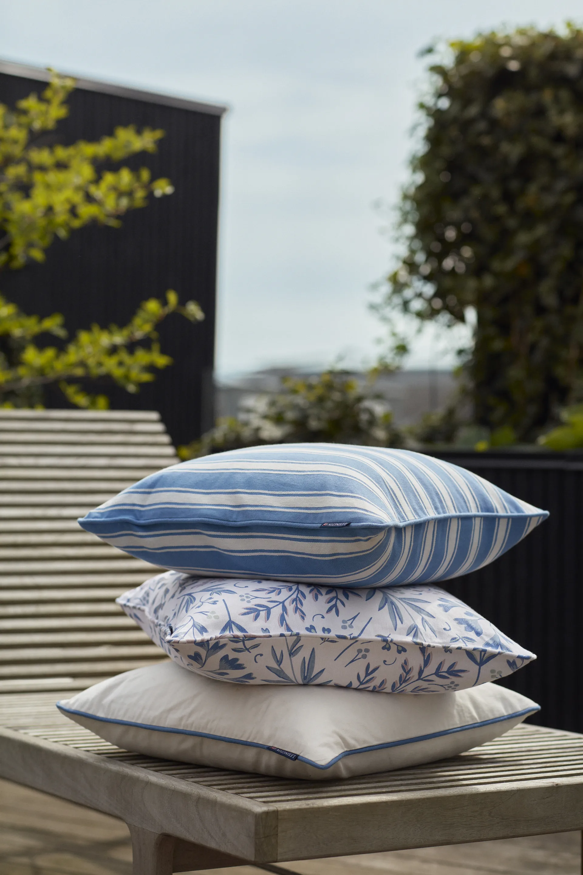 Logo Organic Cotton Twill クッションカバー 50x50 cm, White-blue Lexington | レキシントン