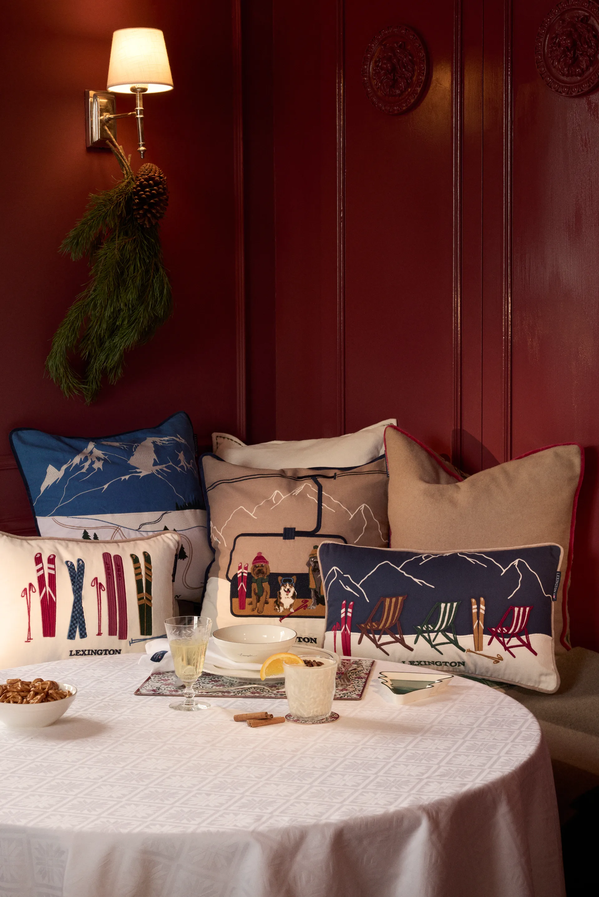 Ski resort オーガニックコットンツイル クッション 30x50 cm, White-Dark blue Lexington | レキシントン