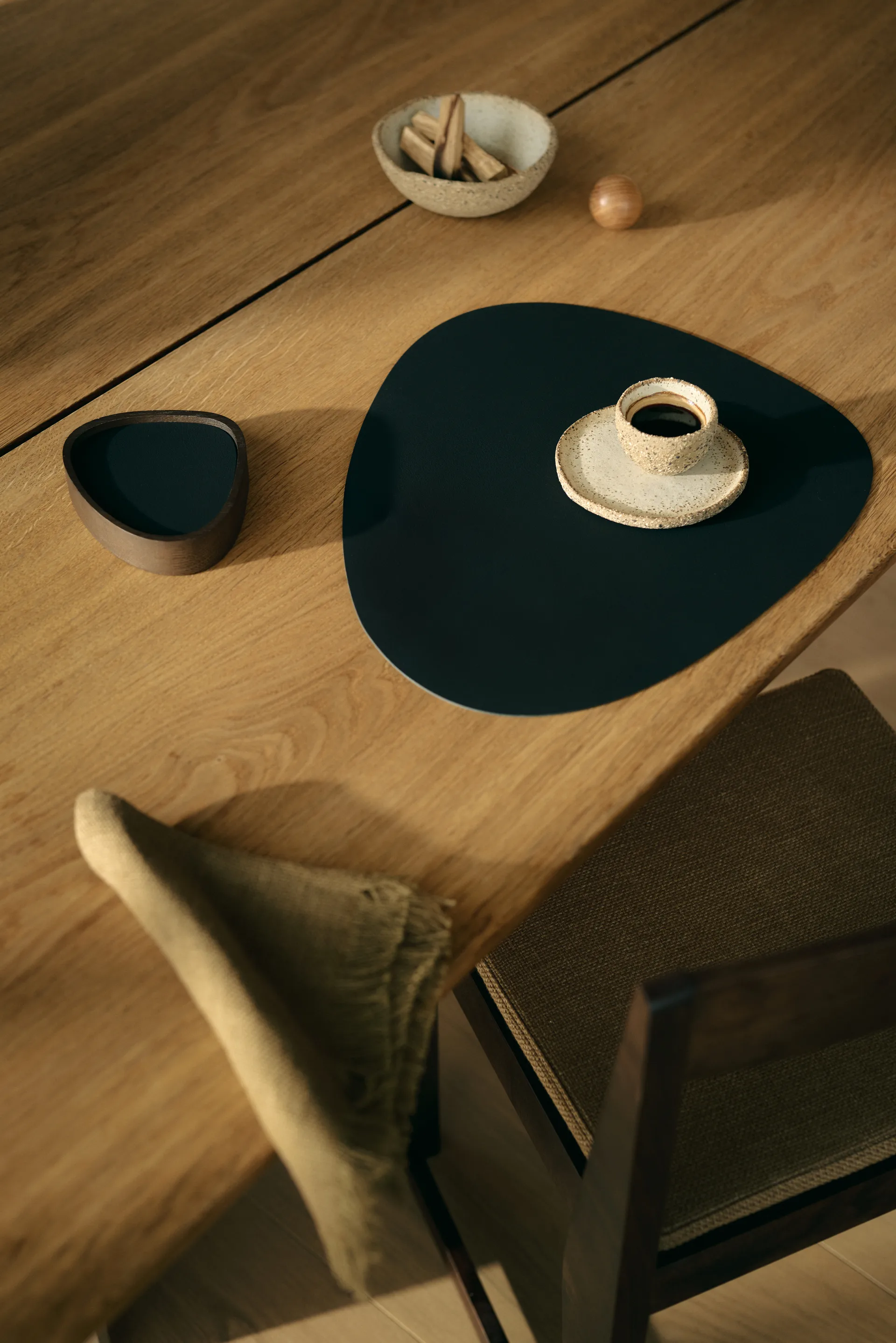 Corduroy プレースマット カーブ L, Black ink LIND DNA | リンド ディーエヌエー