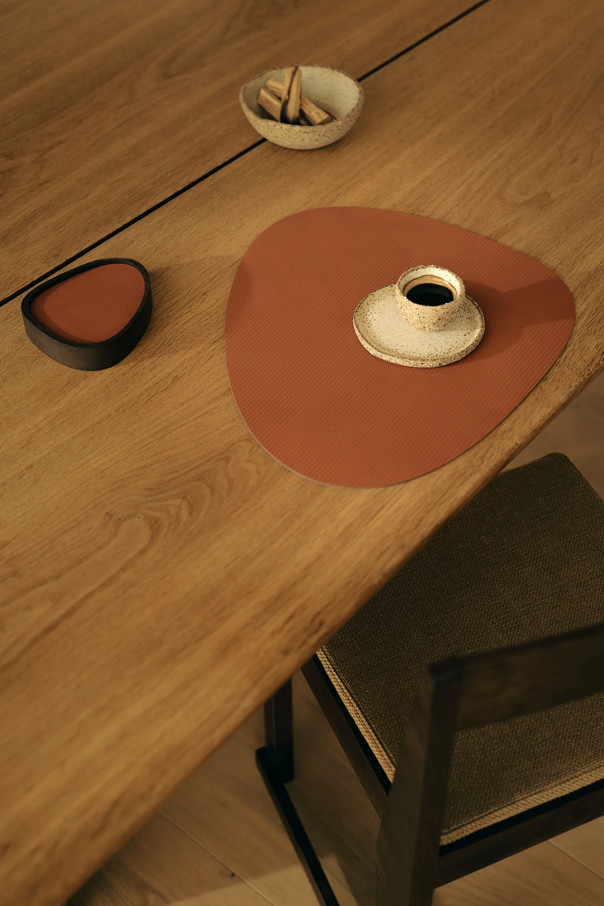 Corduroy プレースマット カーブ L, Rust LIND DNA | リンド ディーエヌエー