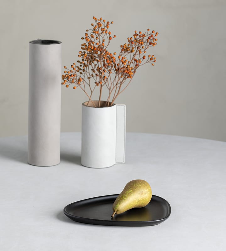 Curve Stoneware スモール プレート 19x22 cm, black LIND DNA | リンド ディーエヌエー