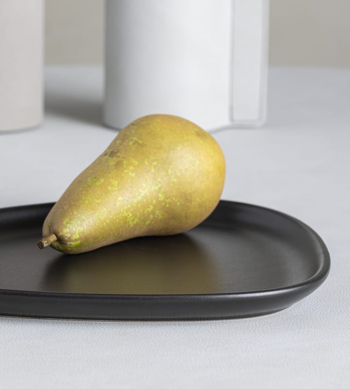 Curve Stoneware スモール プレート 19x22 cm, black LIND DNA | リンド ディーエヌエー