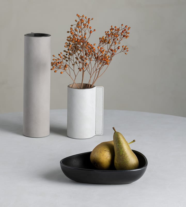 Curve Stoneware ディーププレート 19x22 cm, black LIND DNA | リンド ディーエヌエー