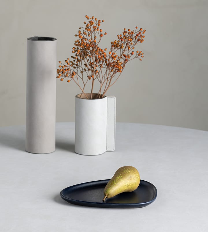 Curve Stoneware スモール プレート 19x22 cm, navy blue LIND DNA | リンド ディーエヌエー