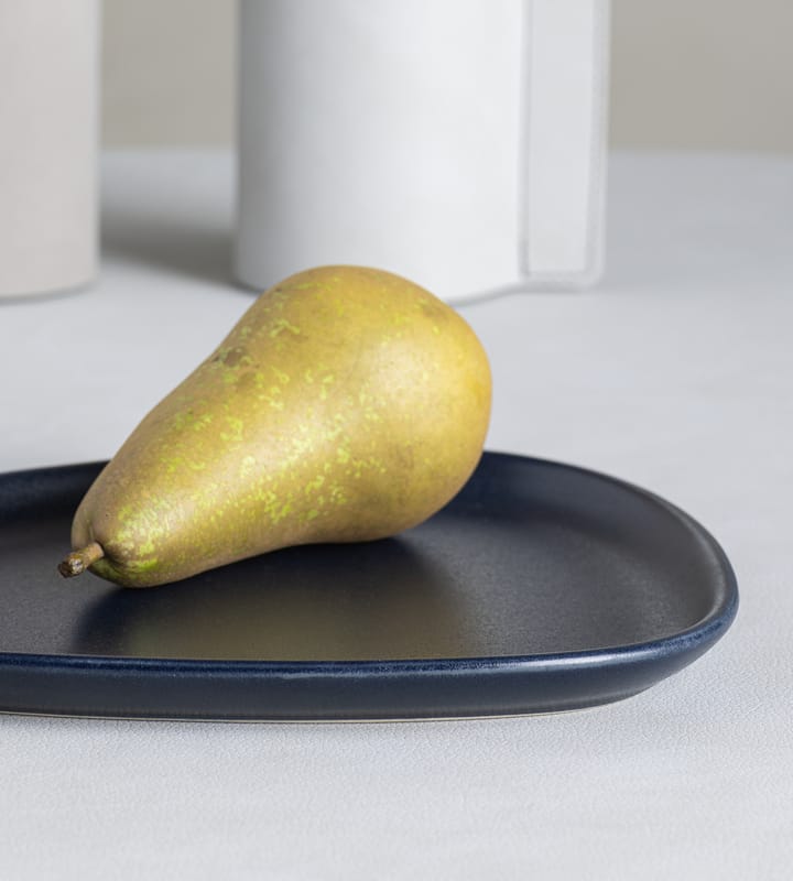 Curve Stoneware スモール プレート 19x22 cm, navy blue LIND DNA | リンド ディーエヌエー