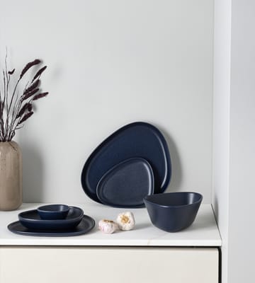 Curve Stoneware ディーププレート 19x22 cm - navy blue - LIND DNA | リンド ディーエヌエー