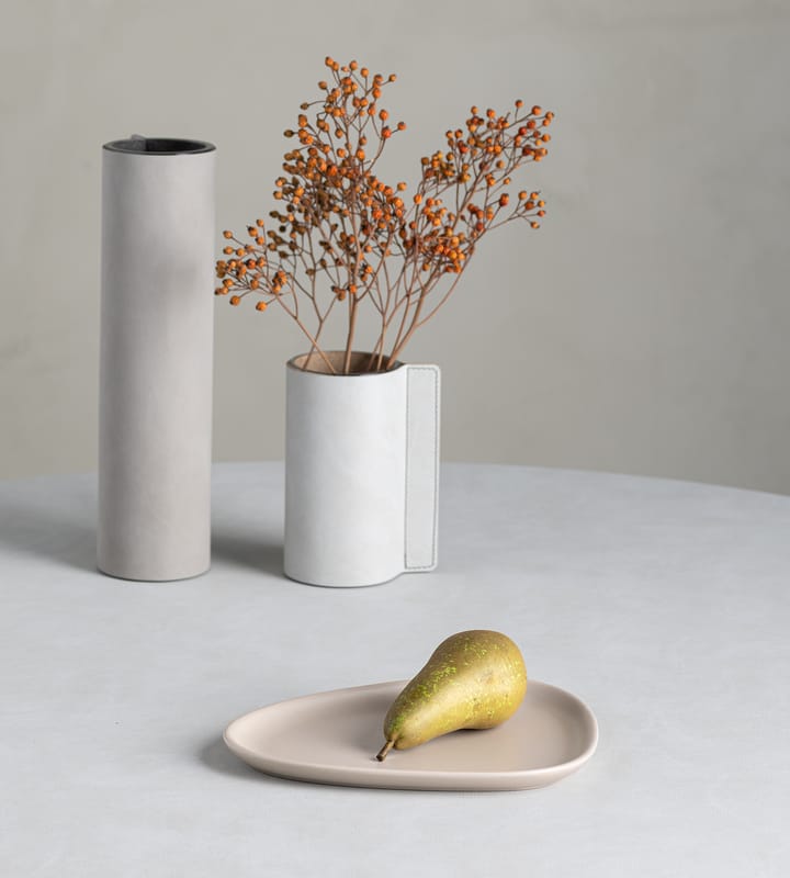 Curve Stoneware スモール プレート 19x22 cm, Sand LIND DNA | リンド ディーエヌエー