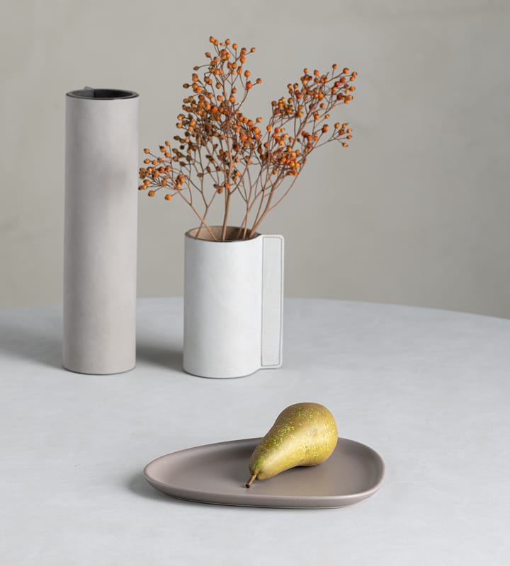 Curve Stoneware スモール プレート 19x22 cm, Warm Grey LIND DNA | リンド ディーエヌエー