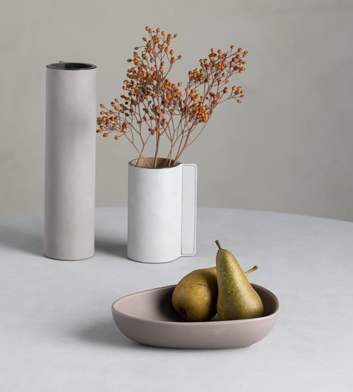 Curve Stoneware ディーププレート 19x22 cm, Warm Grey LIND DNA | リンド ディーエヌエー