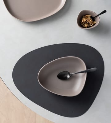 Curve Stoneware ディーププレート 19x22 cm - Warm Grey - LIND DNA | リンド ディーエヌエー