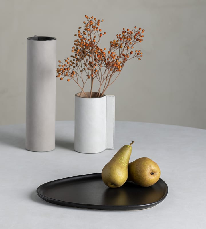 Curve Stoneware プレート 26x30 cm, black LIND DNA | リンド ディーエヌエー