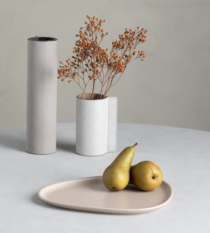 Curve Stoneware プレート 26x30 cm, Sand LIND DNA | リンド ディーエヌエー
