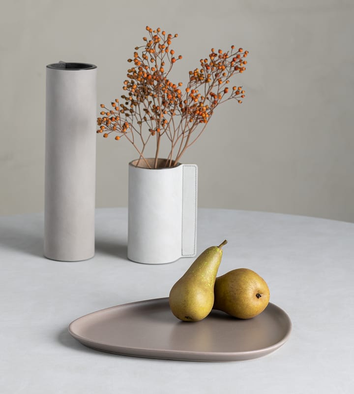 Curve Stoneware プレート 26x30 cm, Warm Grey LIND DNA | リンド ディーエヌエー