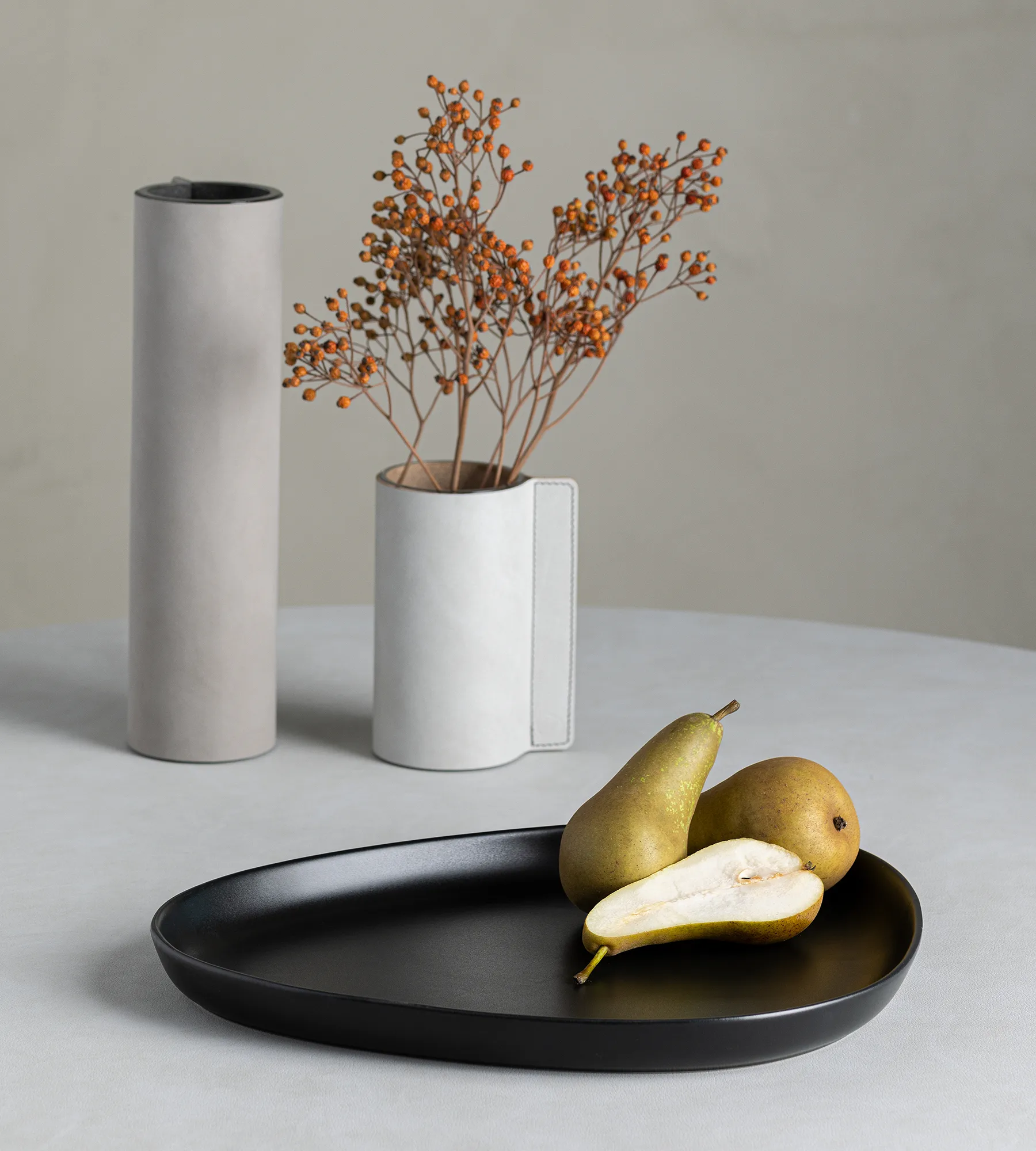 Curve Stoneware サービングソーサー 30x35 cm, black LIND DNA | リンド ディーエヌエー