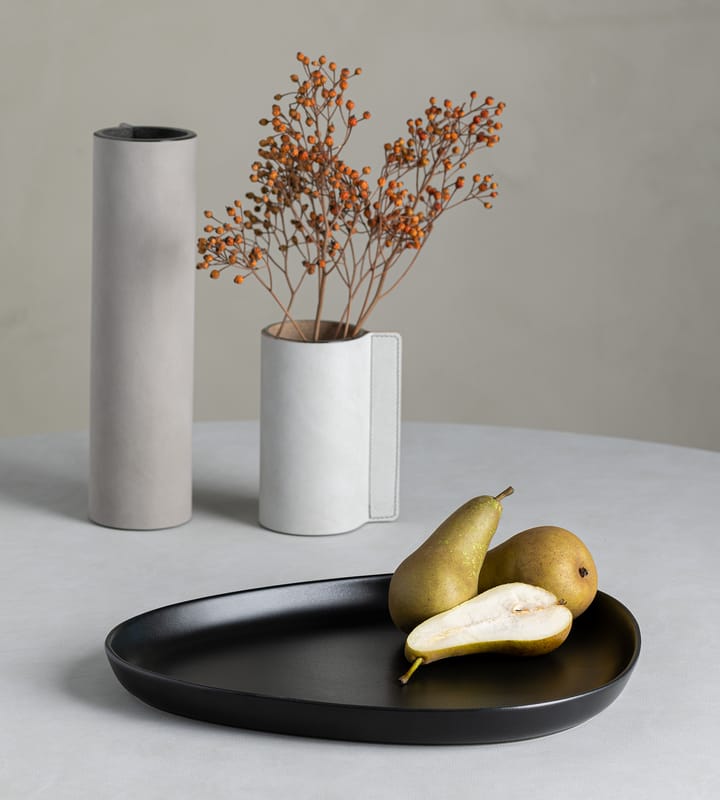 Curve Stoneware サービングソーサー 30x35 cm, black LIND DNA | リンド ディーエヌエー