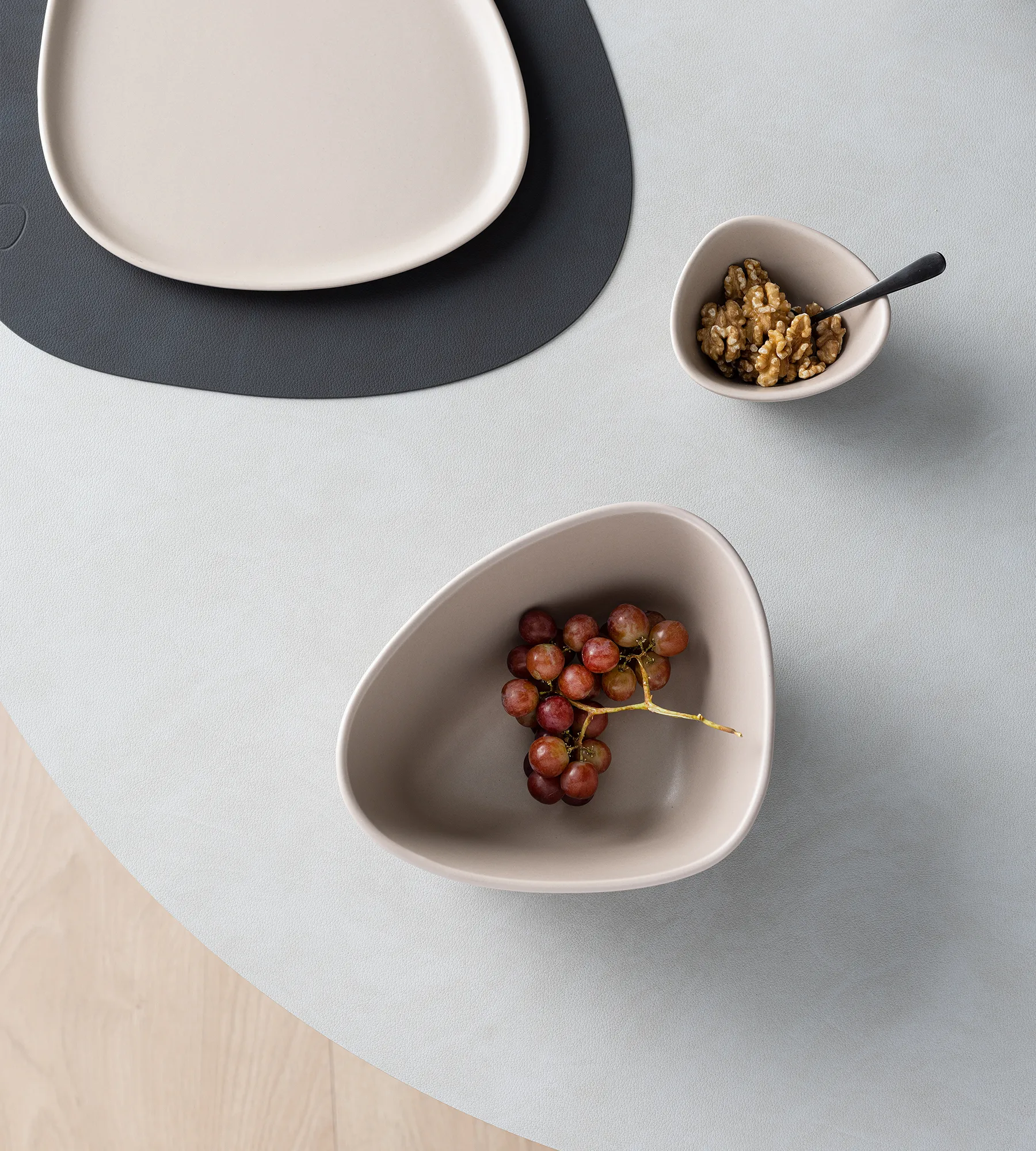 Curve Stoneware ボウル M 20x22 cm, Sand LIND DNA | リンド ディーエヌエー