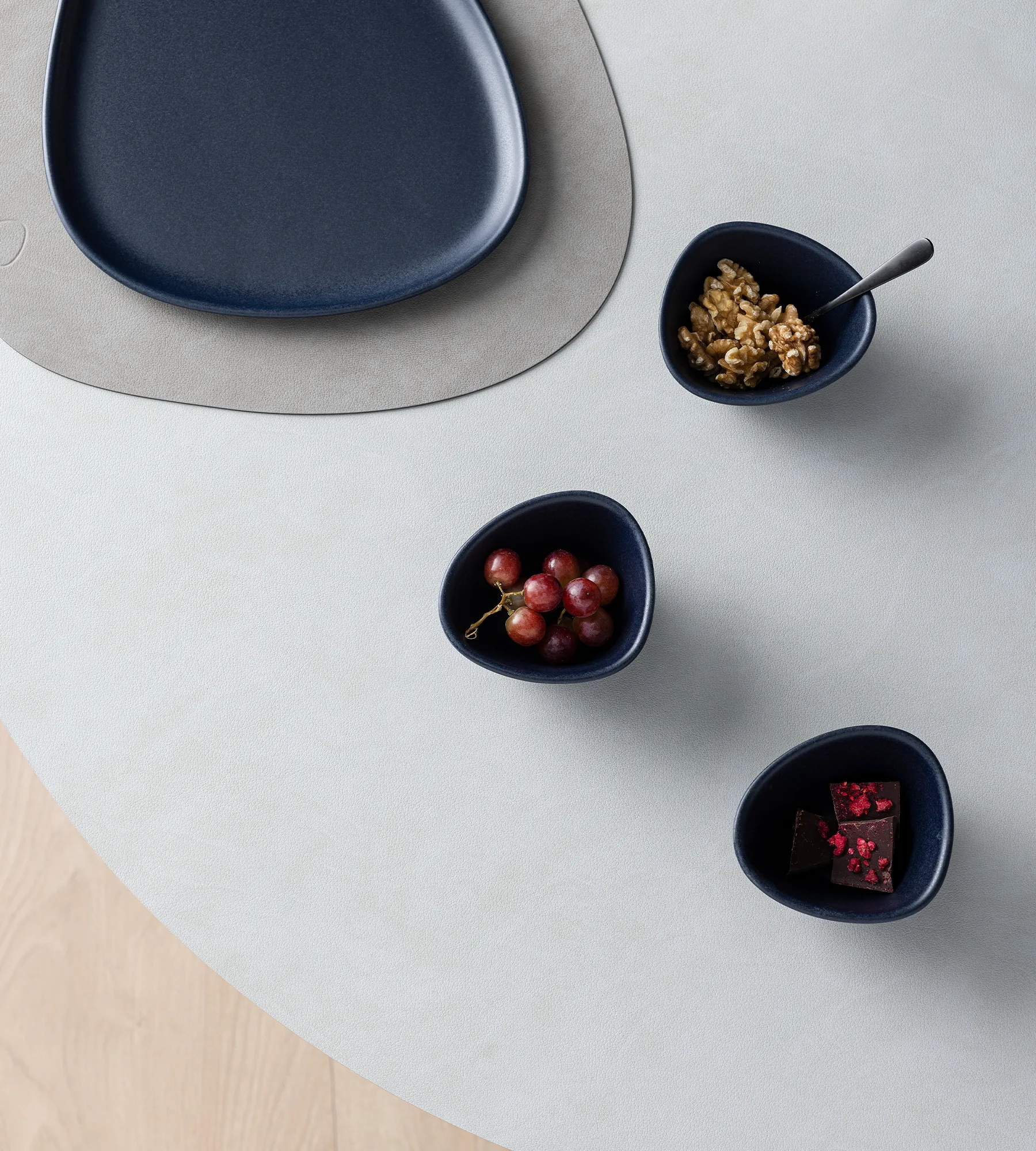 Curve Stoneware ボウル S 10x11 cm, navy blue LIND DNA | リンド ディーエヌエー