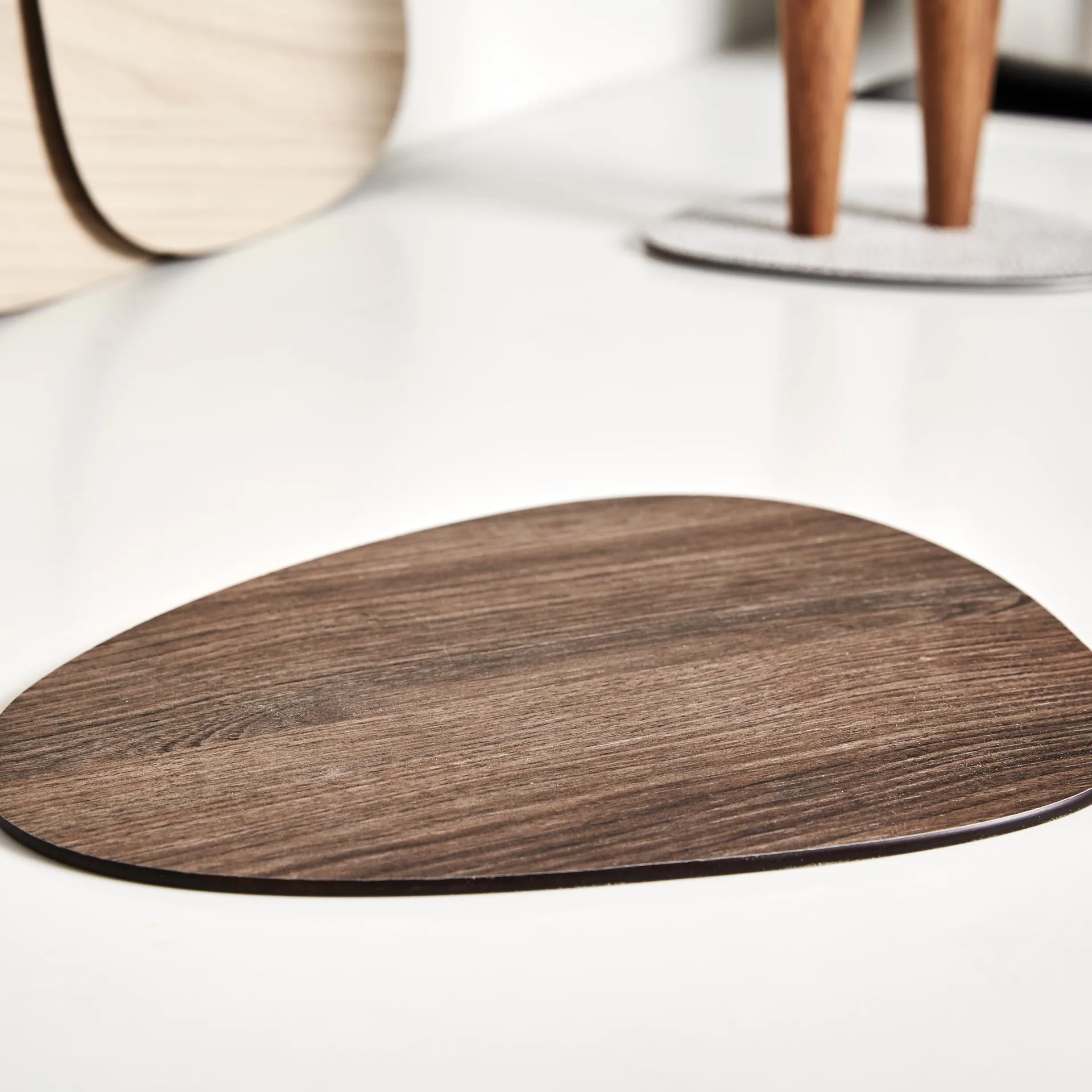 Cut and Serve curve まな板S, Walnut LIND DNA | リンド ディーエヌエー