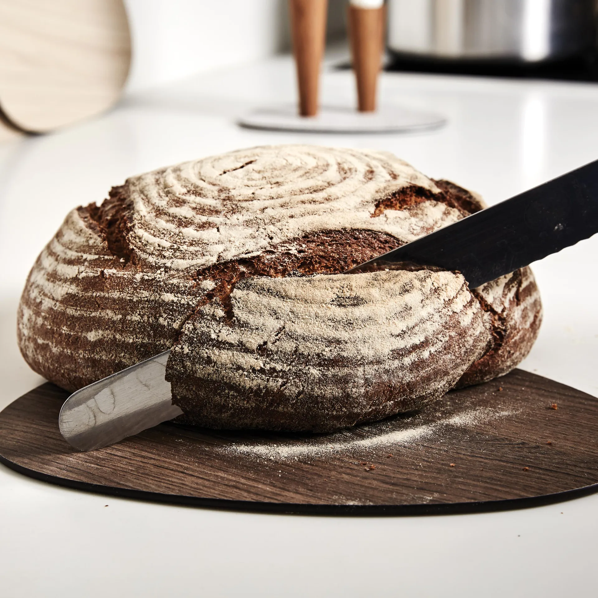 Cut and Serve curve まな板S, Walnut LIND DNA | リンド ディーエヌエー