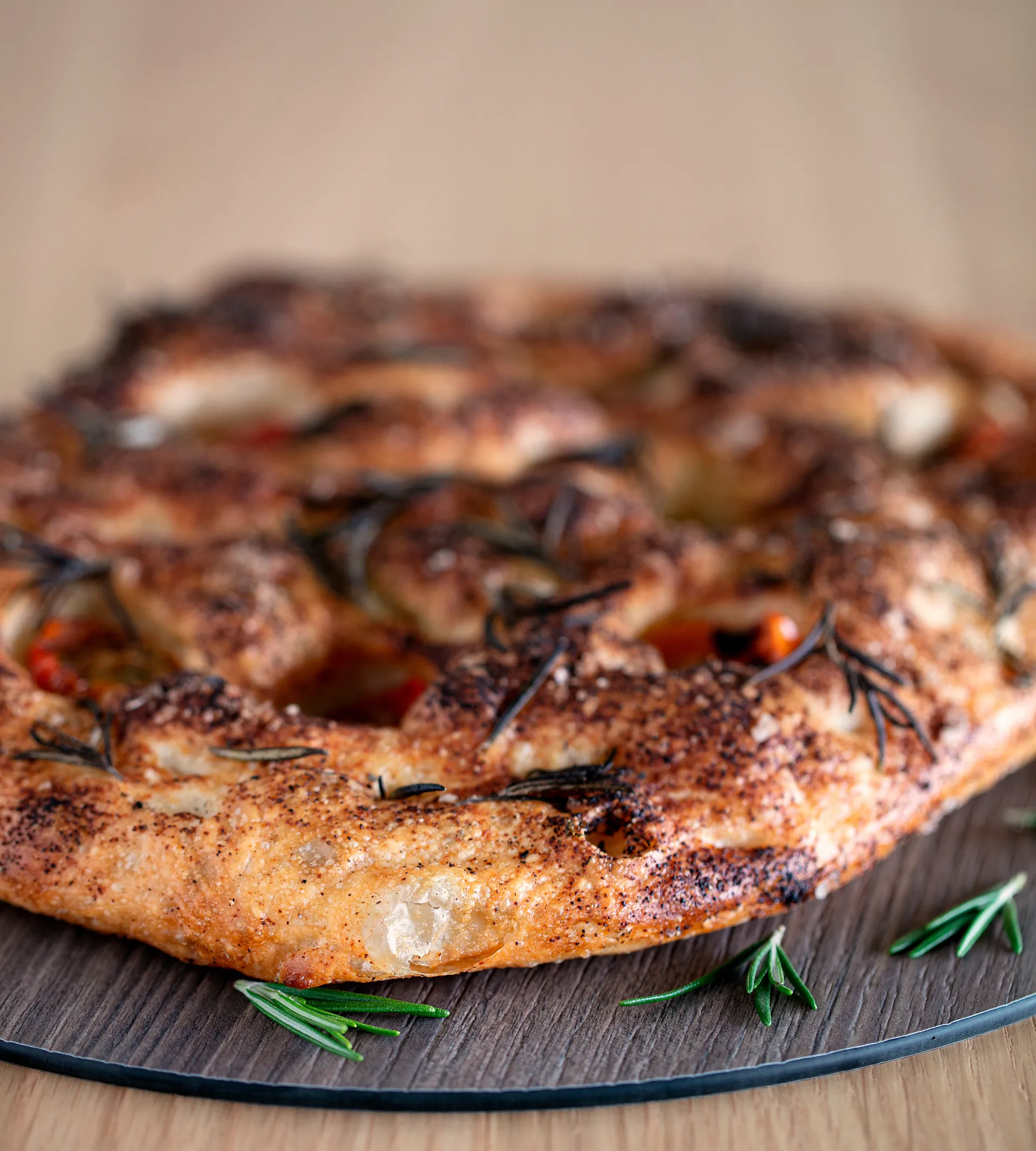 Cut and Serve ラウンド まな板M, Walnut LIND DNA | リンド ディーエヌエー