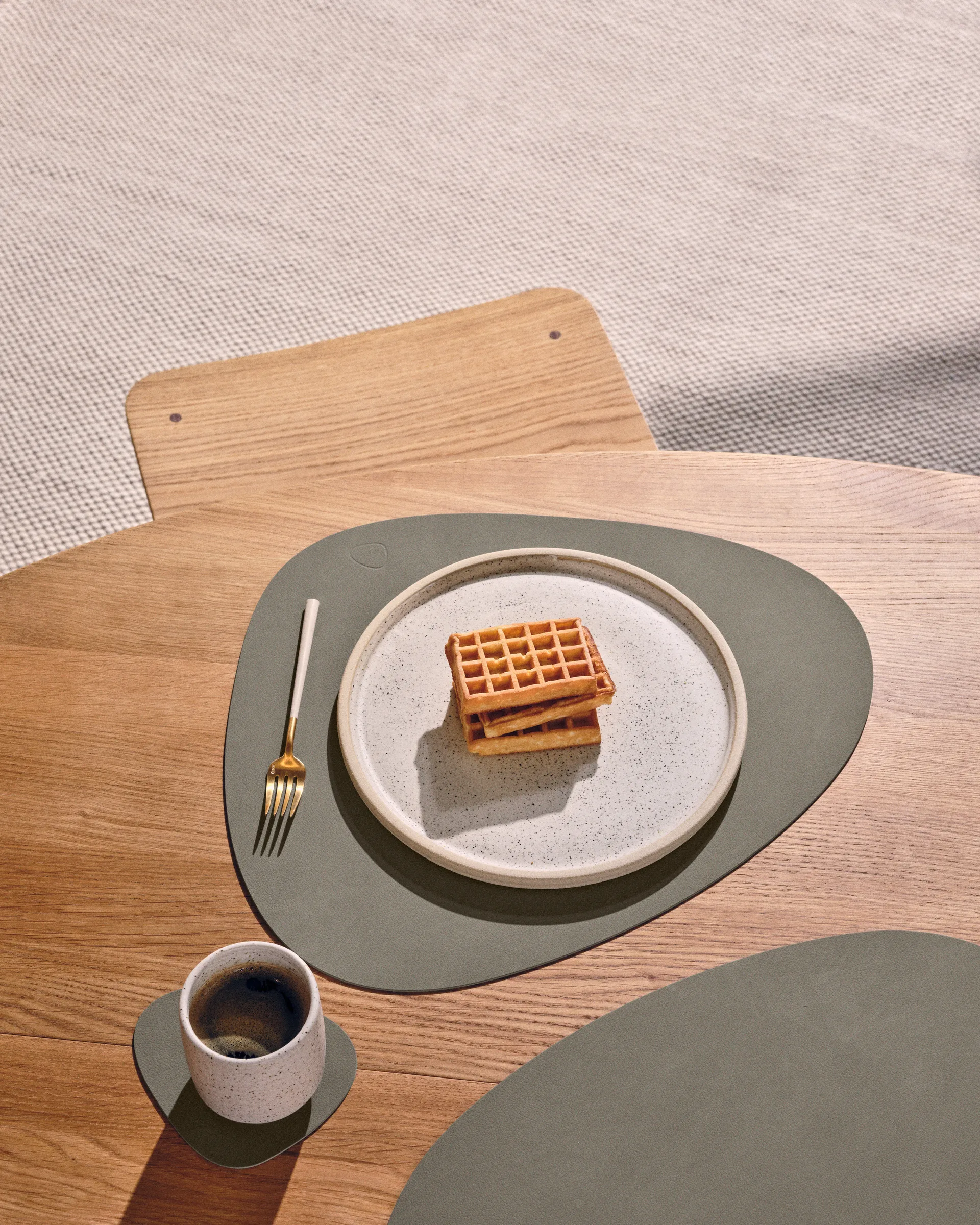 Nupo コースター カープ, Flint grey LIND DNA | リンド ディーエヌエー