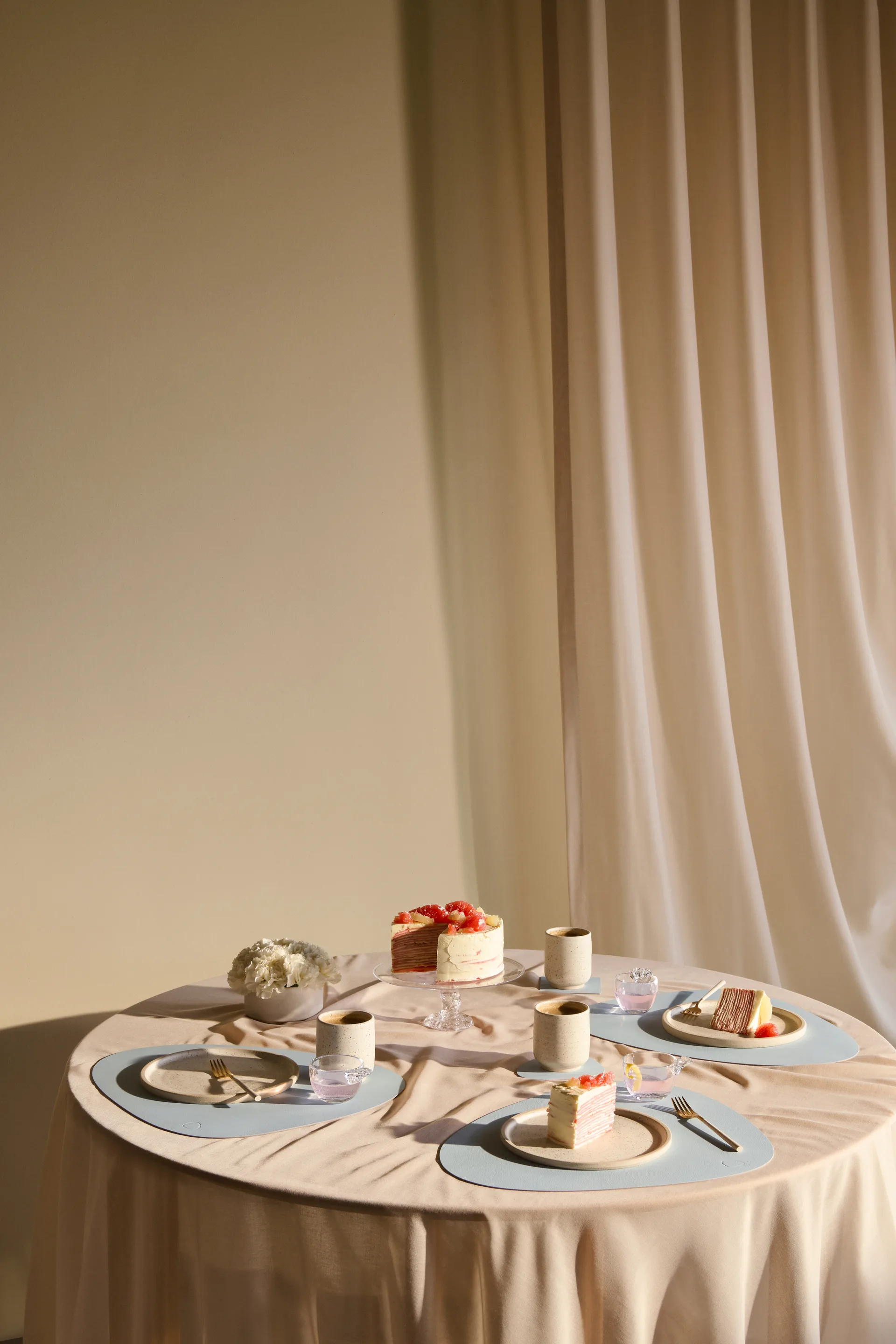 Nupo ランチョンマット カープ L, Soft sky LIND DNA | リンド ディーエヌエー