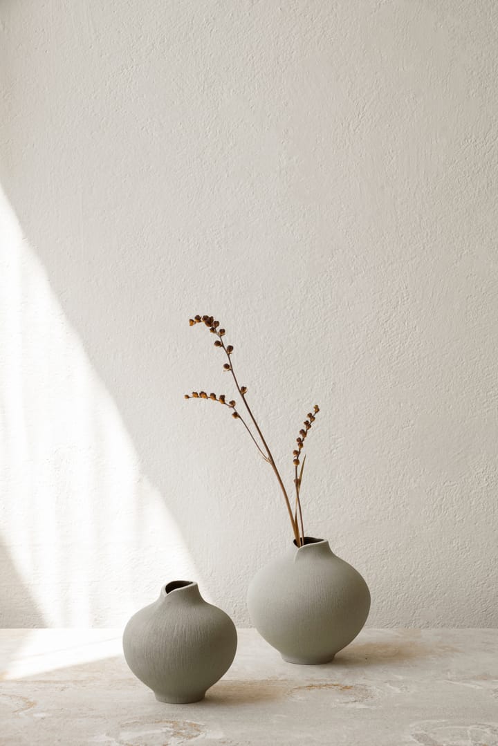 Line 花瓶, Sand grey, small Lindform