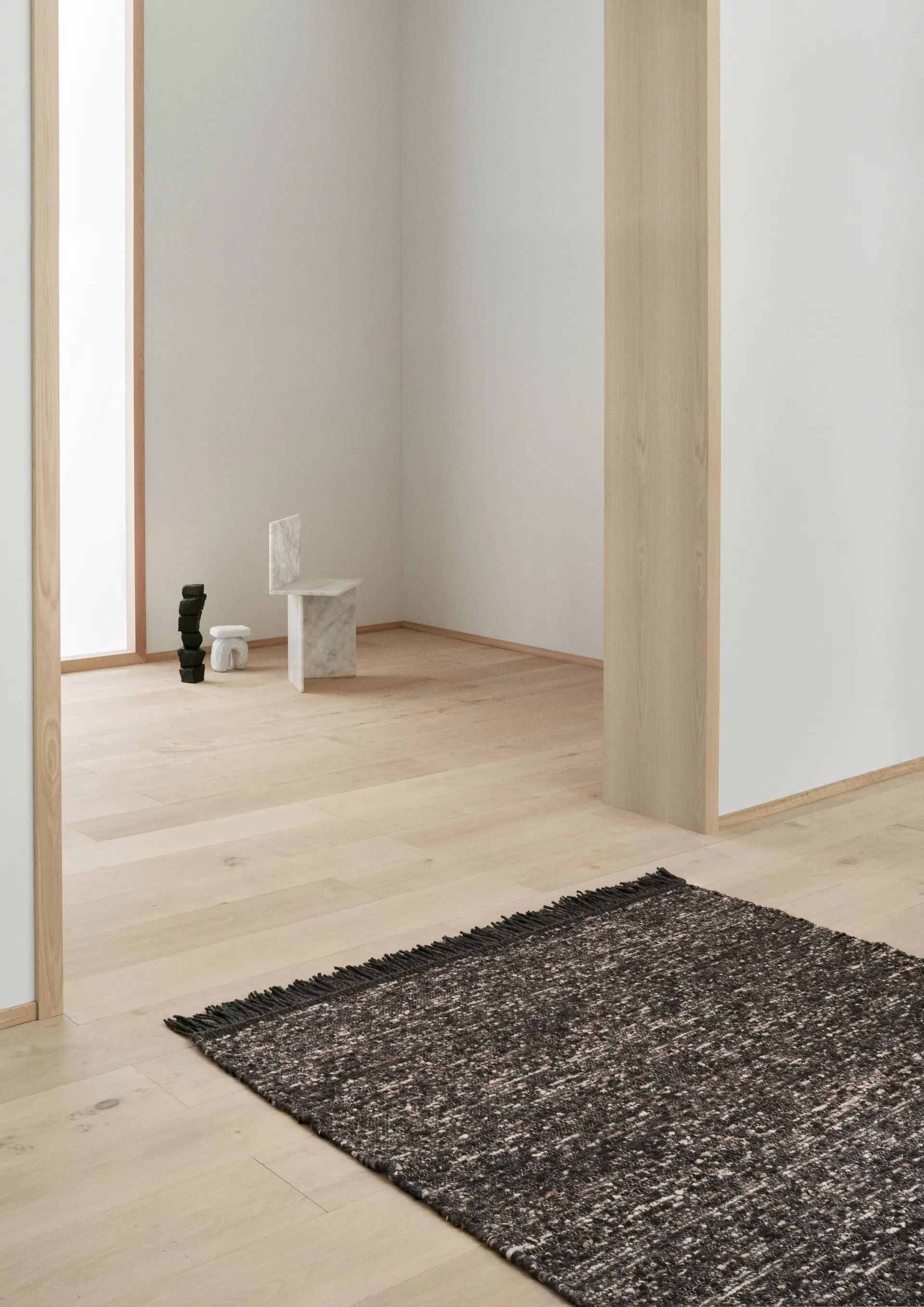 Valdi ラグ 170x240 cm, Charcoal Linie Design | リニ―デザイン