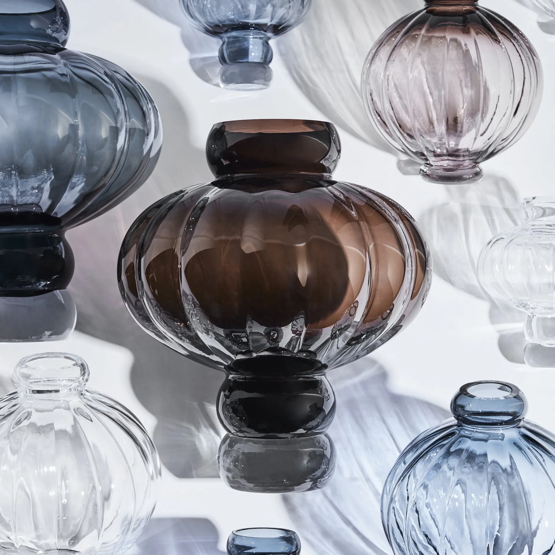 Balloon 花瓶 40 cm, Smoke Louise Roe | ルイスローコペンハーゲン