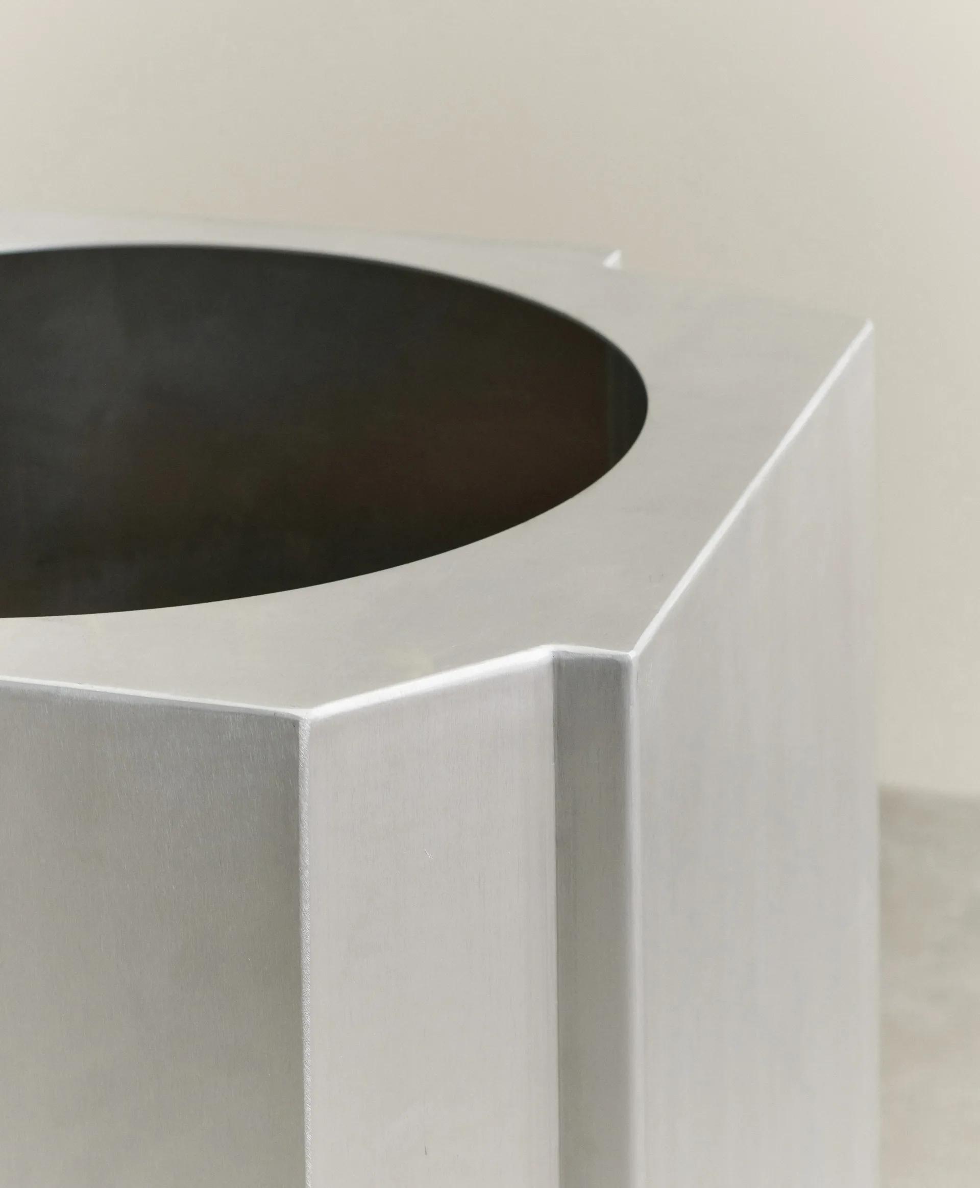 Funki 鉢 L 52 cm, Brushed Aluminium Louise Roe | ルイスローコペンハーゲン