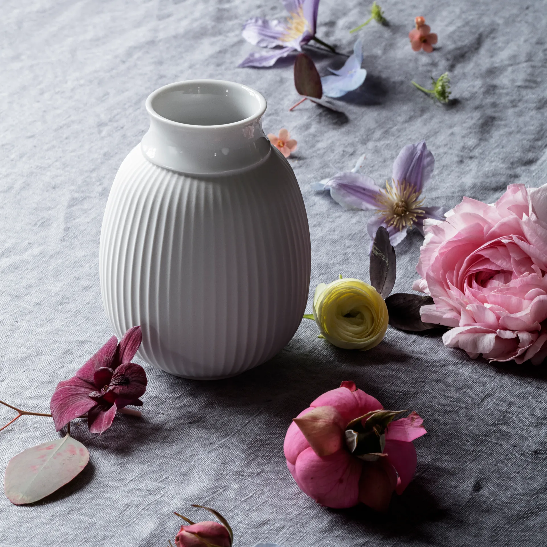 Lyngby Curve 花瓶 12 cm, White Lyngby Porcelæn | リュンビューポーセリン