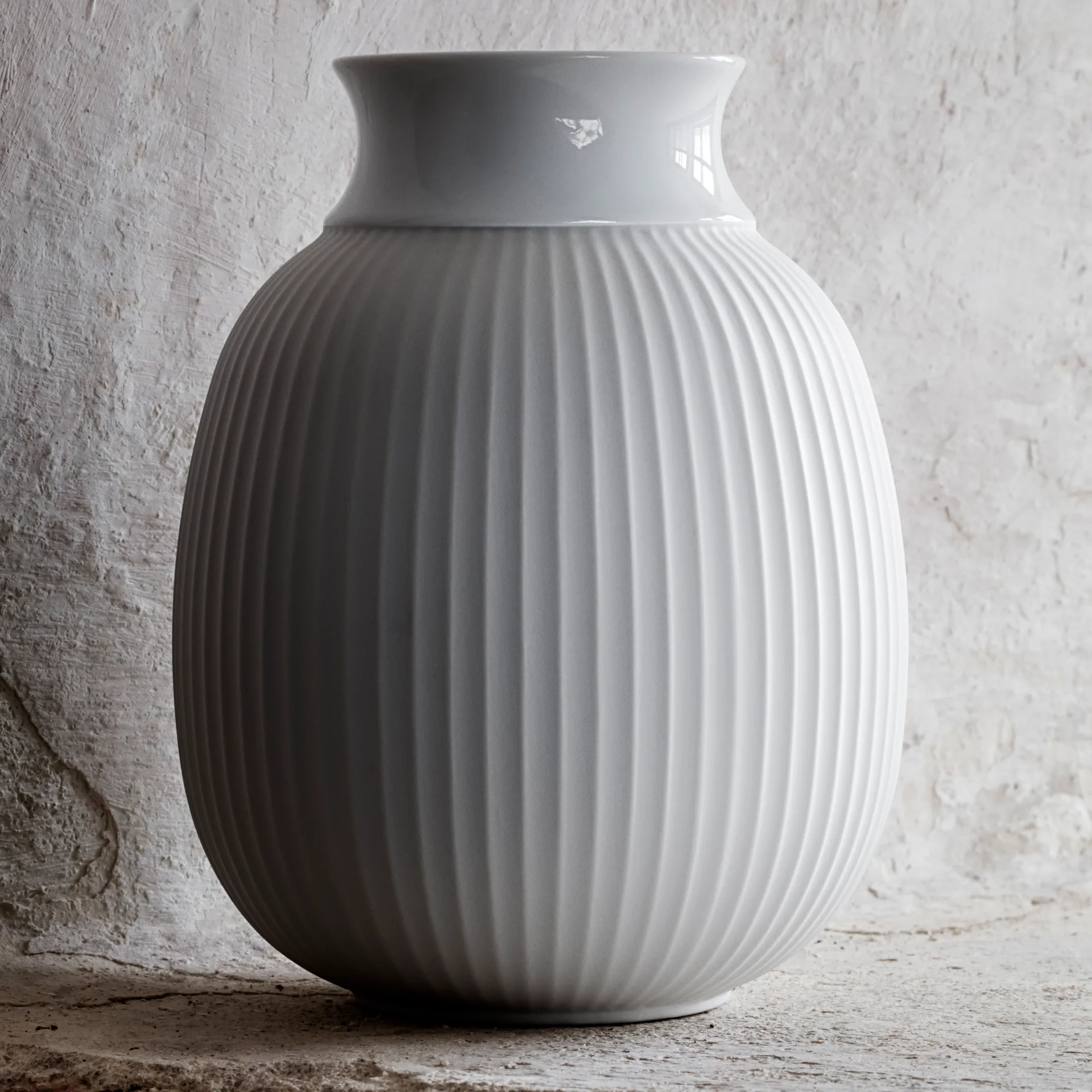 Lyngby Curve 花瓶 17.5 cm, White Lyngby Porcelæn | リュンビューポーセリン