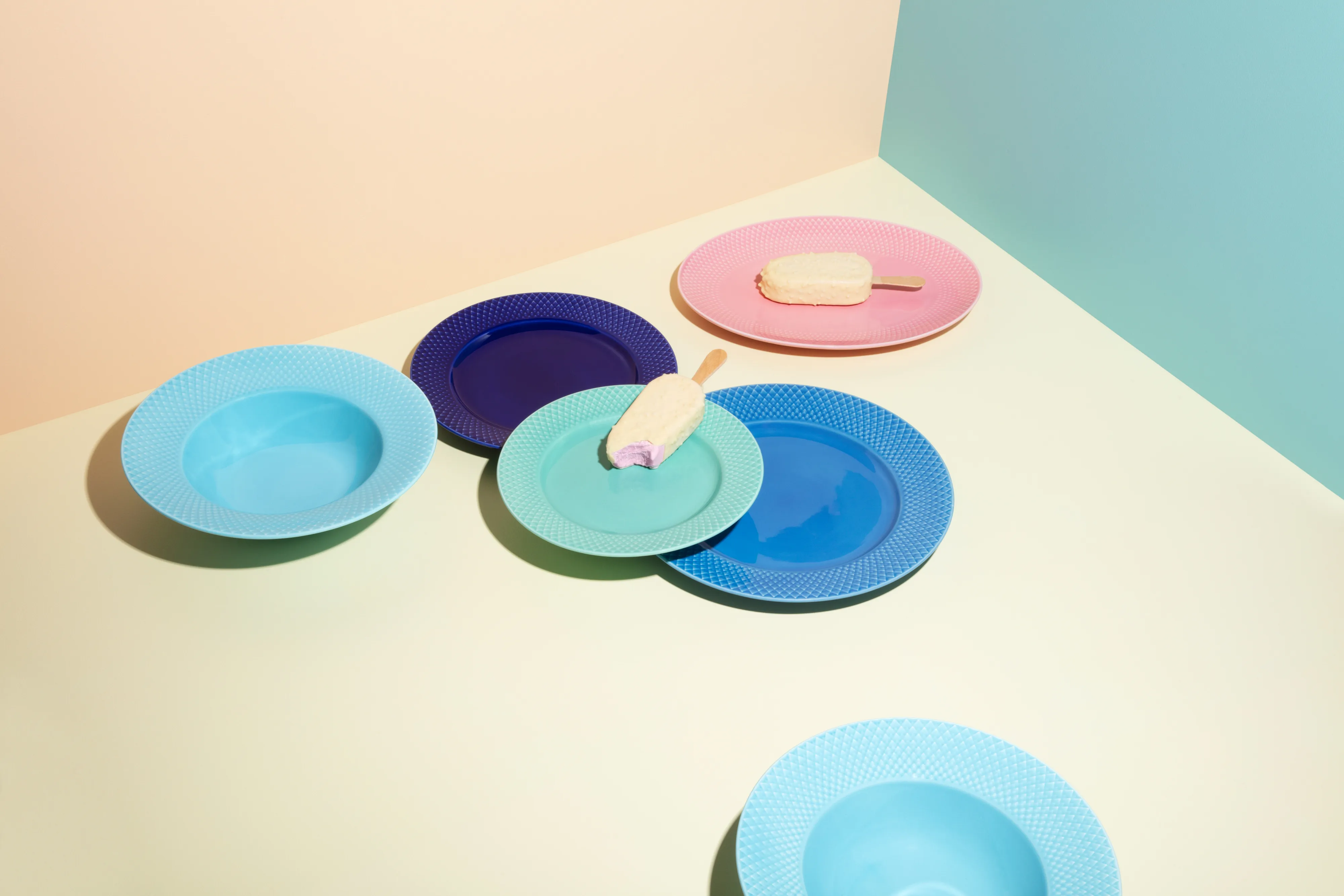 Lyngby Porcelæn | リュンビューポーセリン からのRhombe プレート Ø27