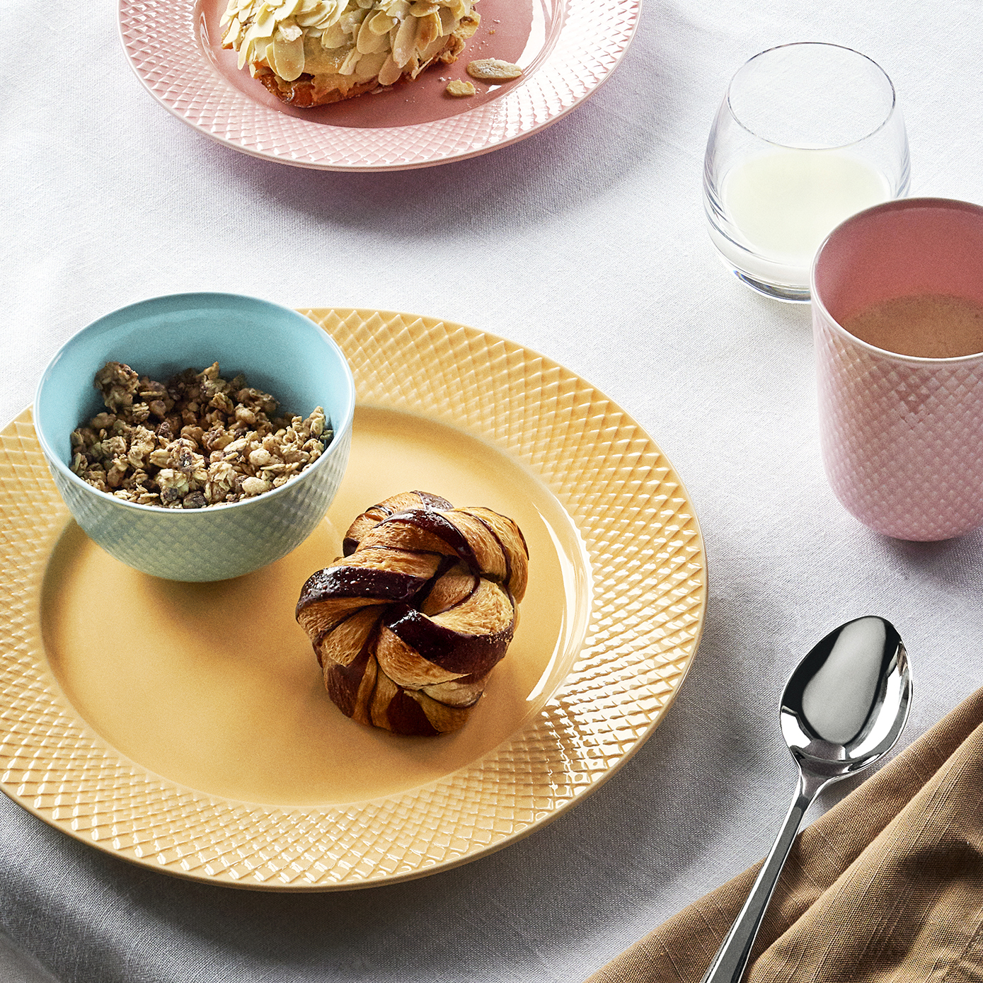 Lyngby Porcelæn | リュンビューポーセリン からのRhombe Lyngby Porcelæn | リュンビューポーセリン からのRhombe