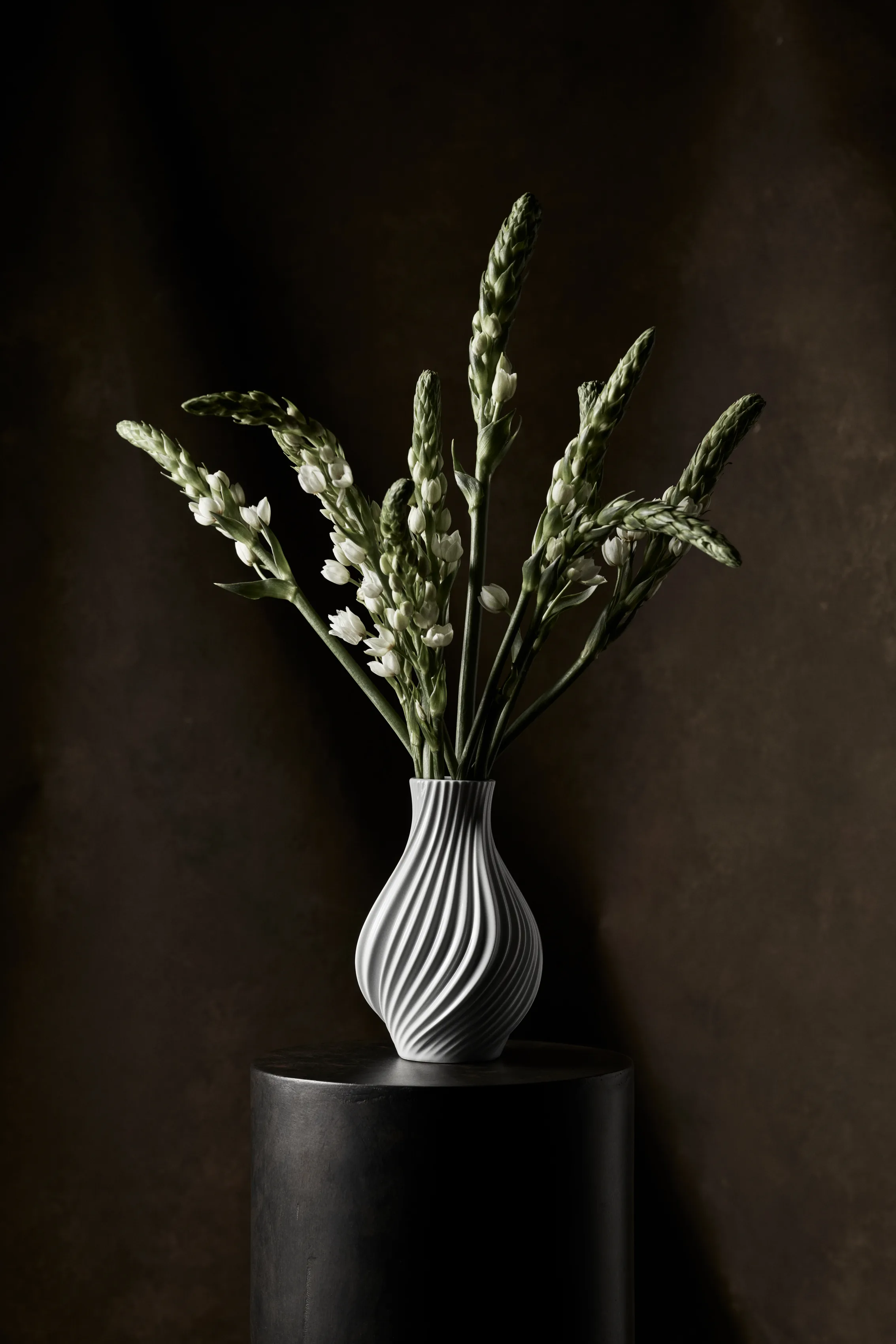 Lyngby Porcelæn | リュンビューポーセリン からのTwist 花瓶 18 cm